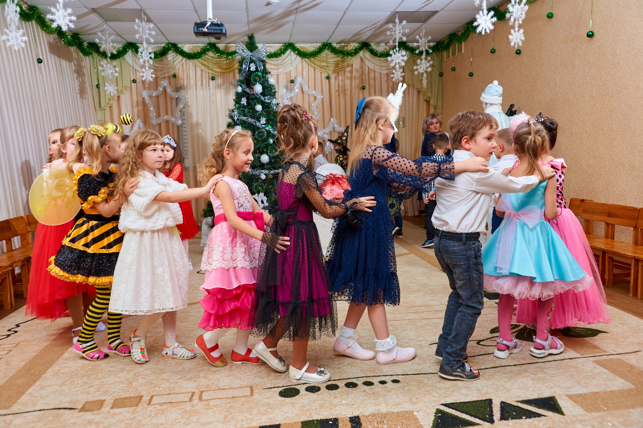 Новогодние утренники. Childrenfoto.ru