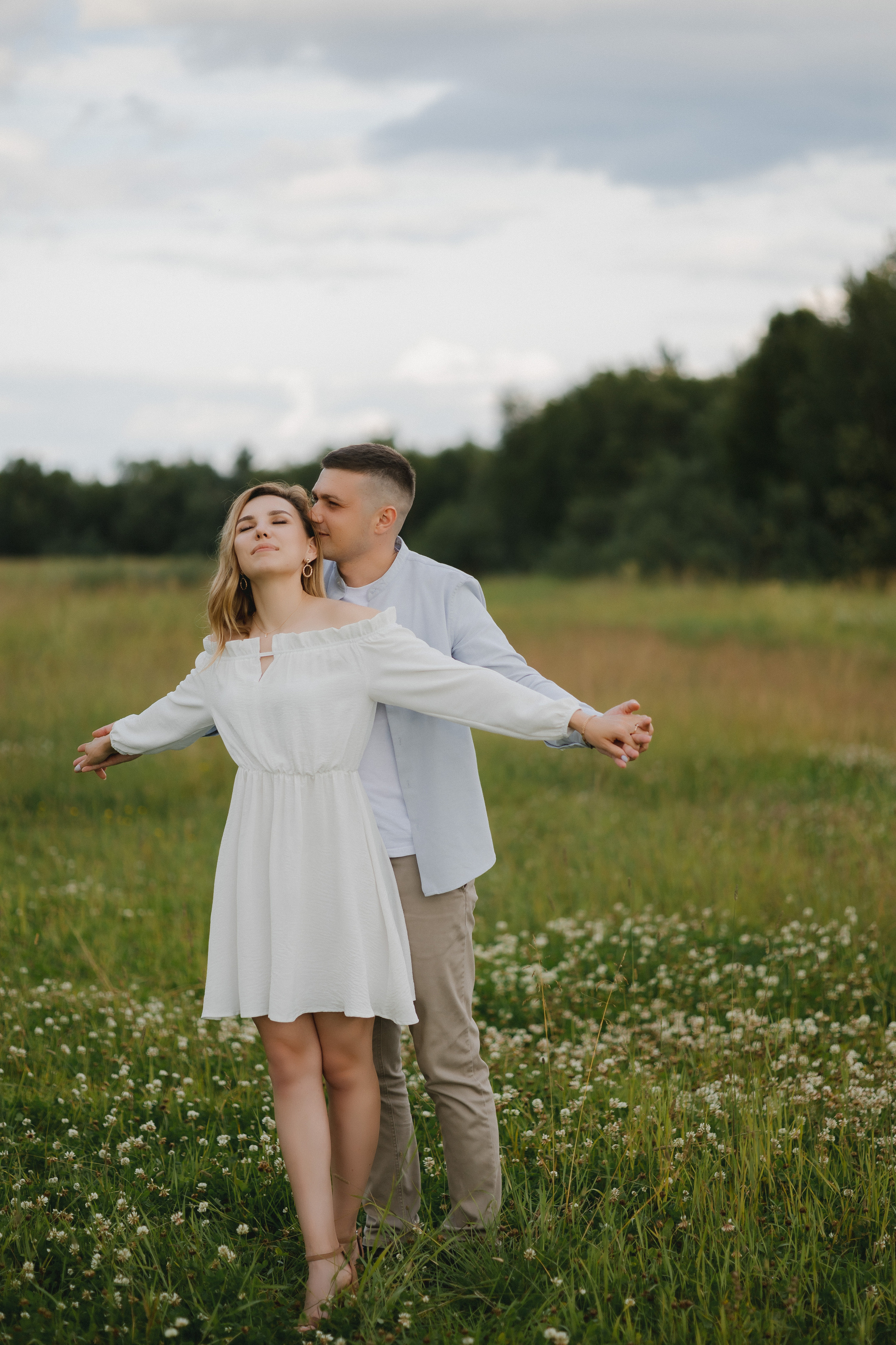 Летнее лавстори в полях. Фотограф и видеограф в Мурманске, Москве Екатерина Нечаева