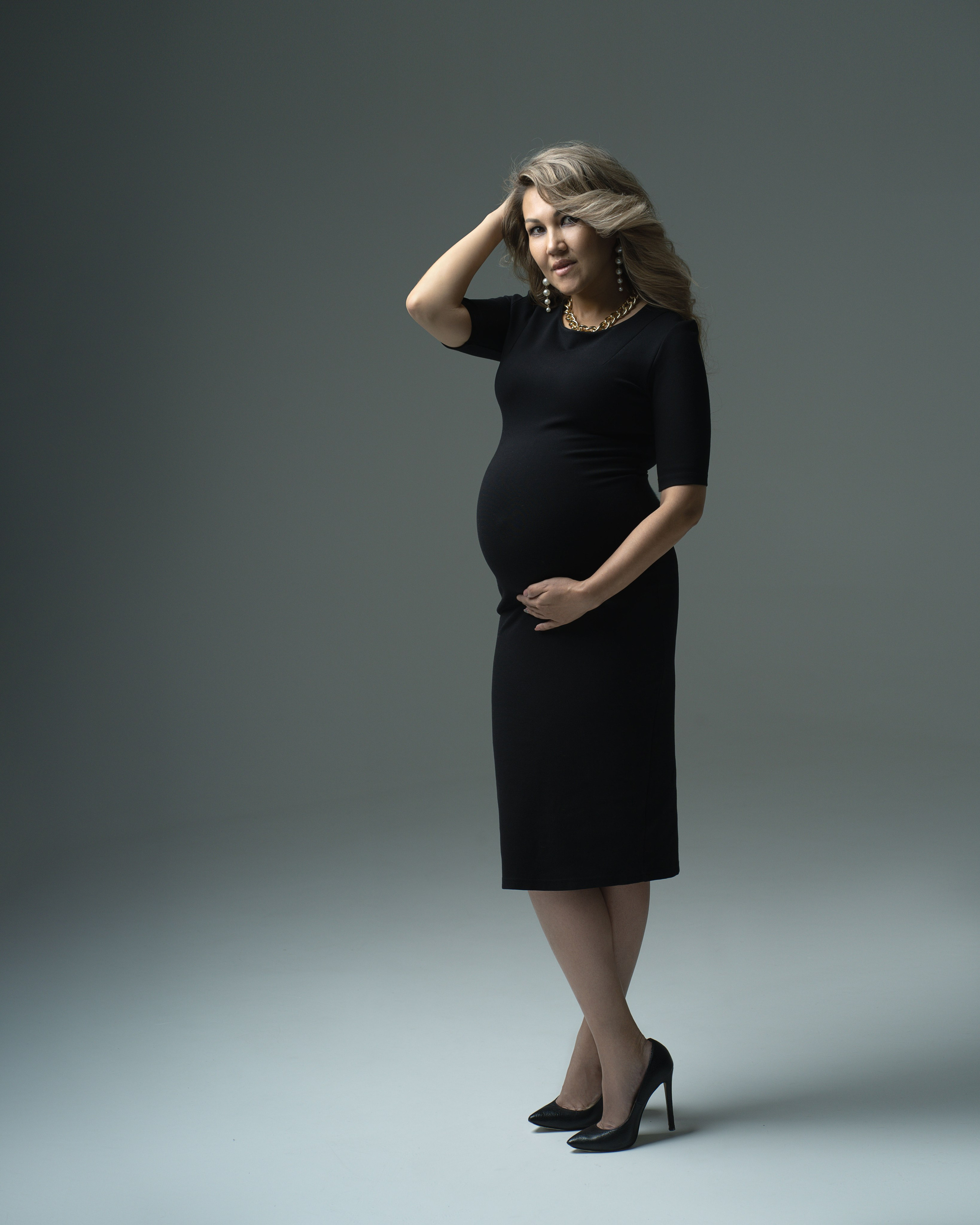 Pregnancy photoshoot. Professional retoucher Aliya Sultanova