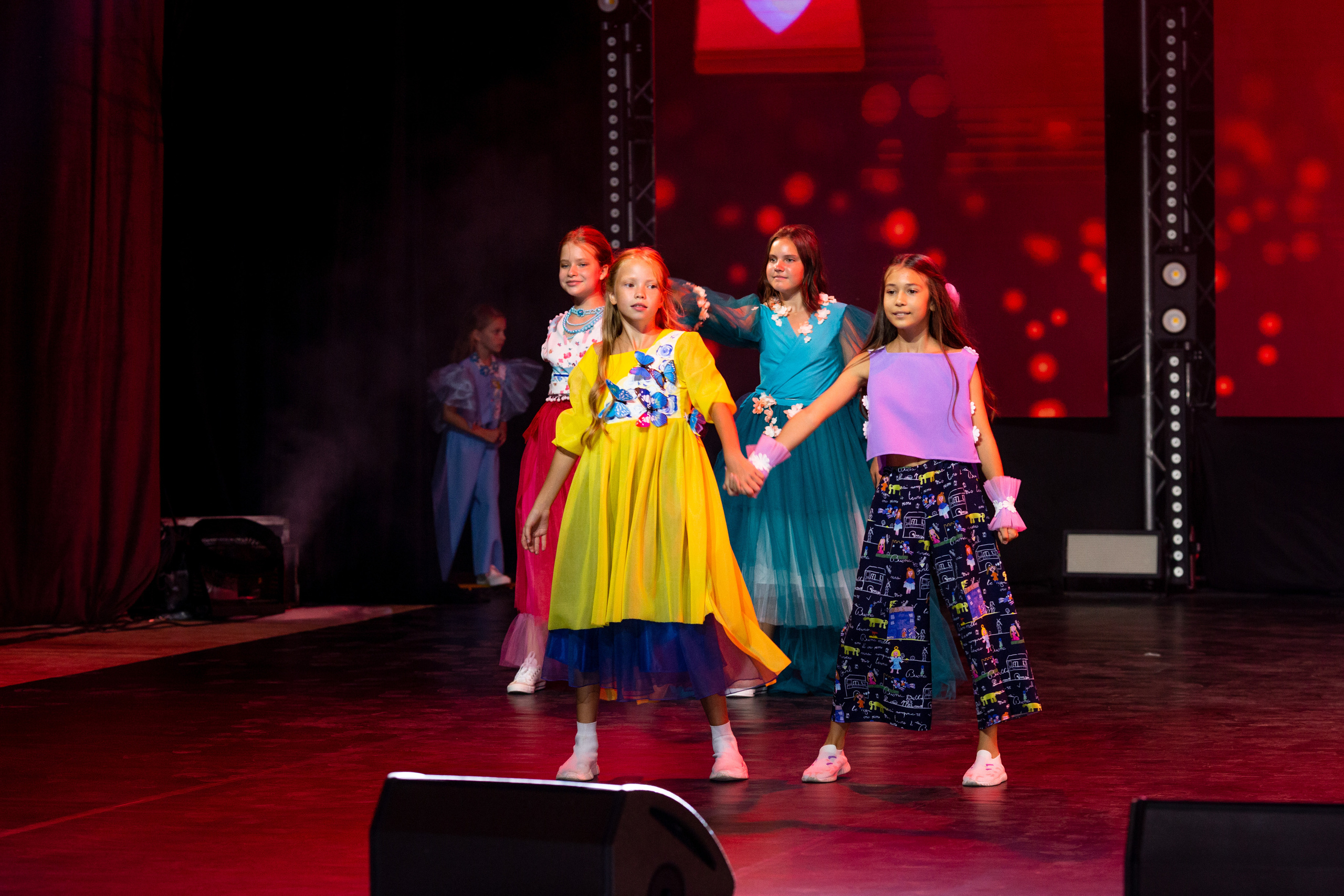 Показ МОСТ Сочи-2023. Семейный и детский фотограф Эльвира Билибина