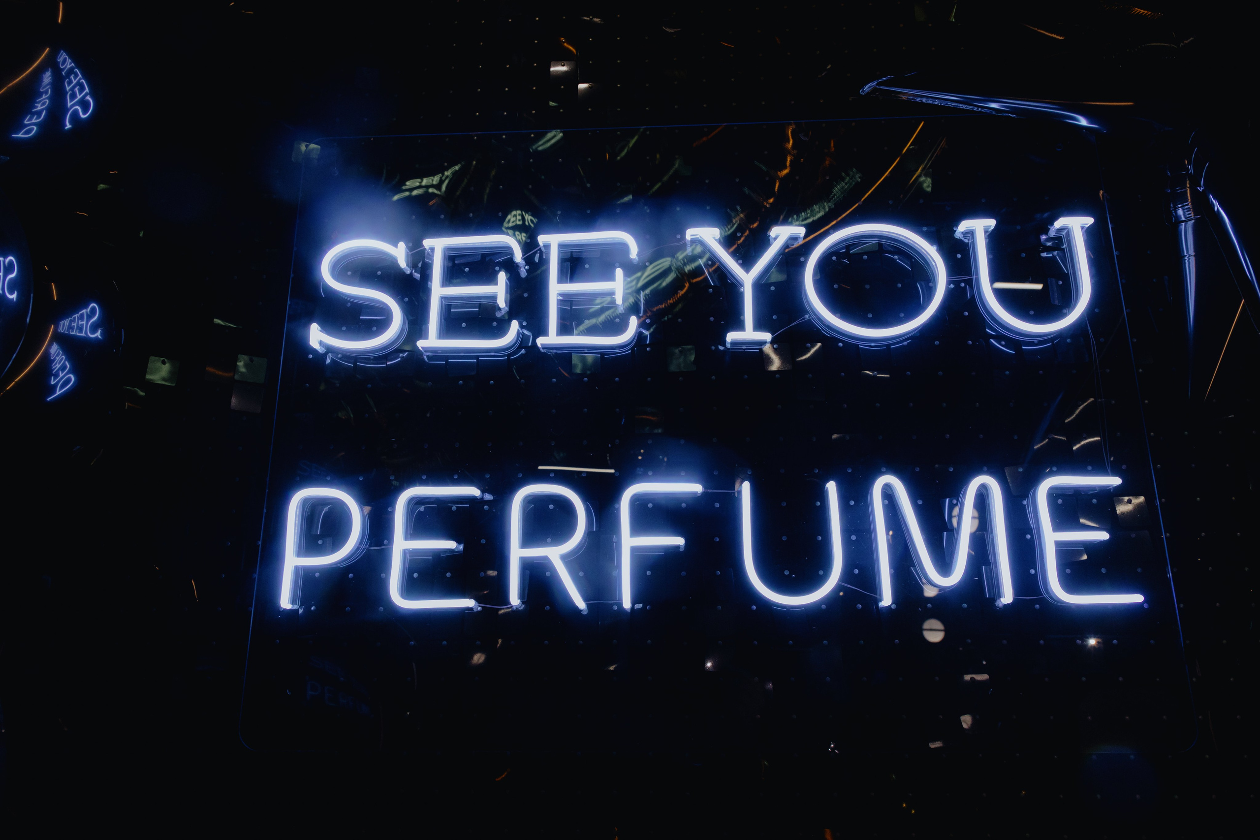 See `You Perfume. Фотограф в Москве и Санкт-Петербурге Дарина