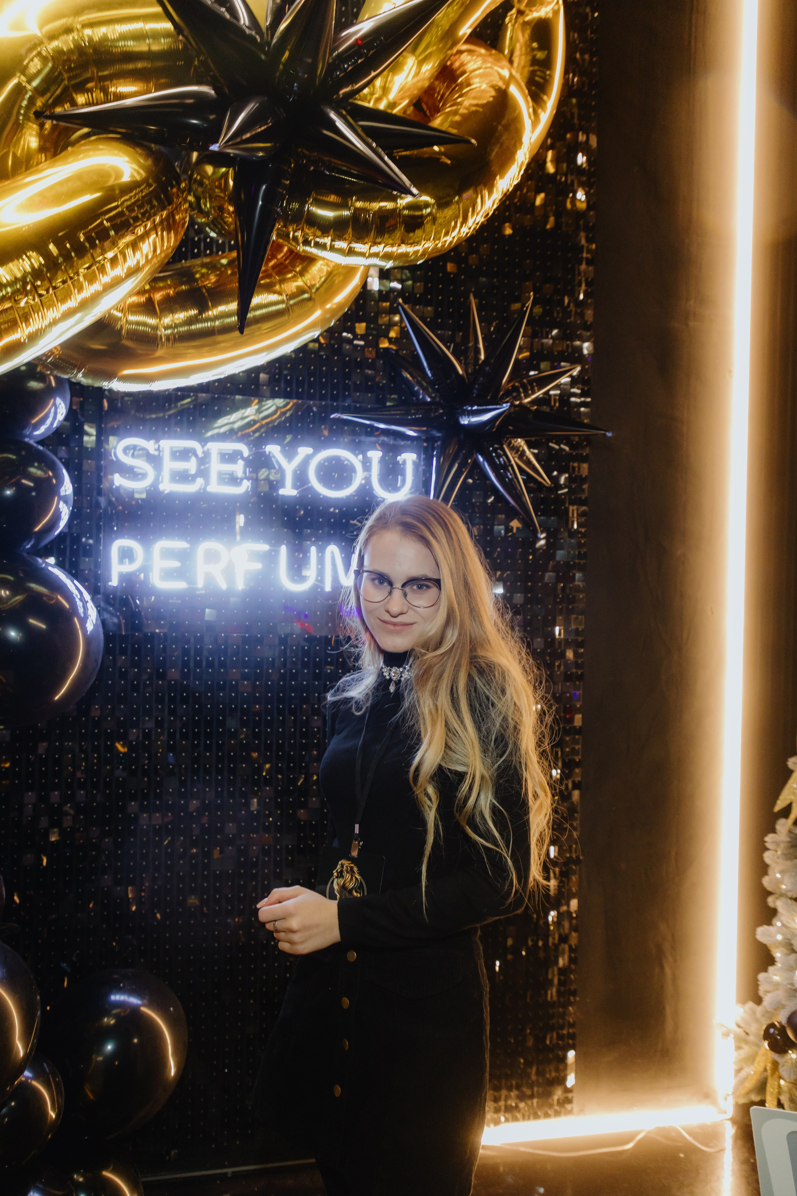 See `You Perfume. Фотограф в Москве и Санкт-Петербурге Дарина