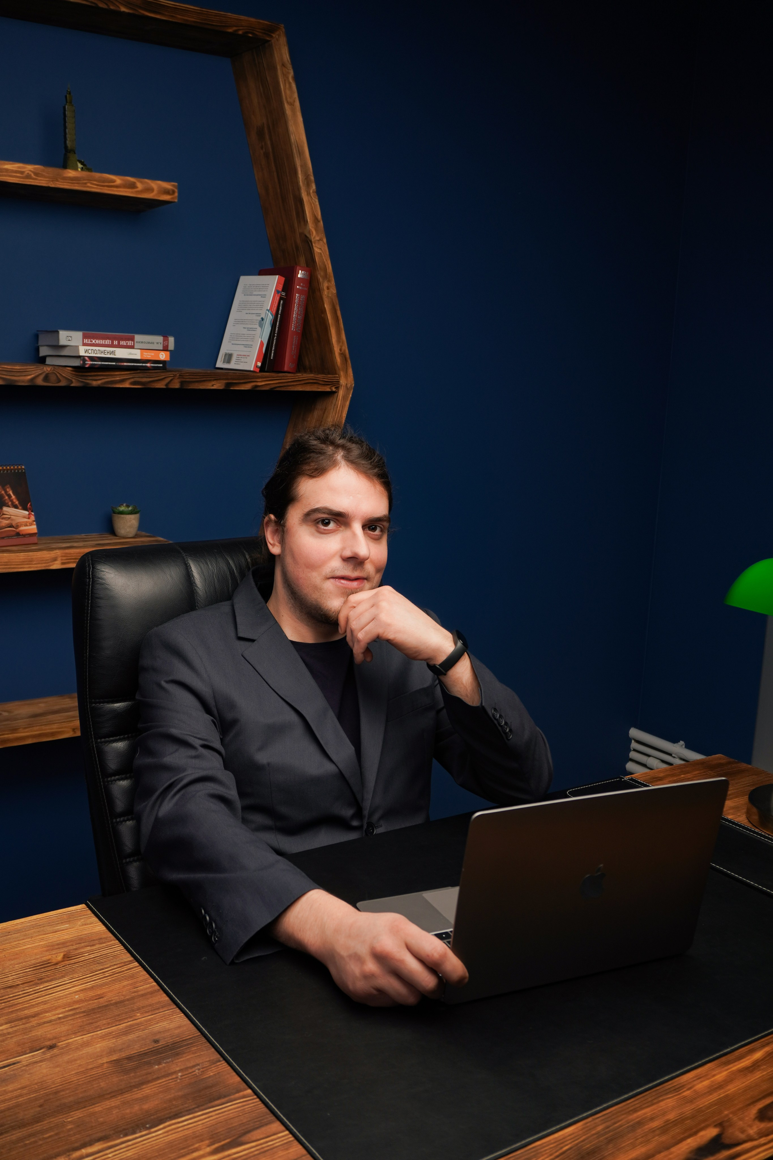 Деловой портрет. Кузнецова Мария — профессиональный фотограф в Санкт-Петербурге | Предметная фотосъёмка, модельные тесты, актёрское портфолио, концерты