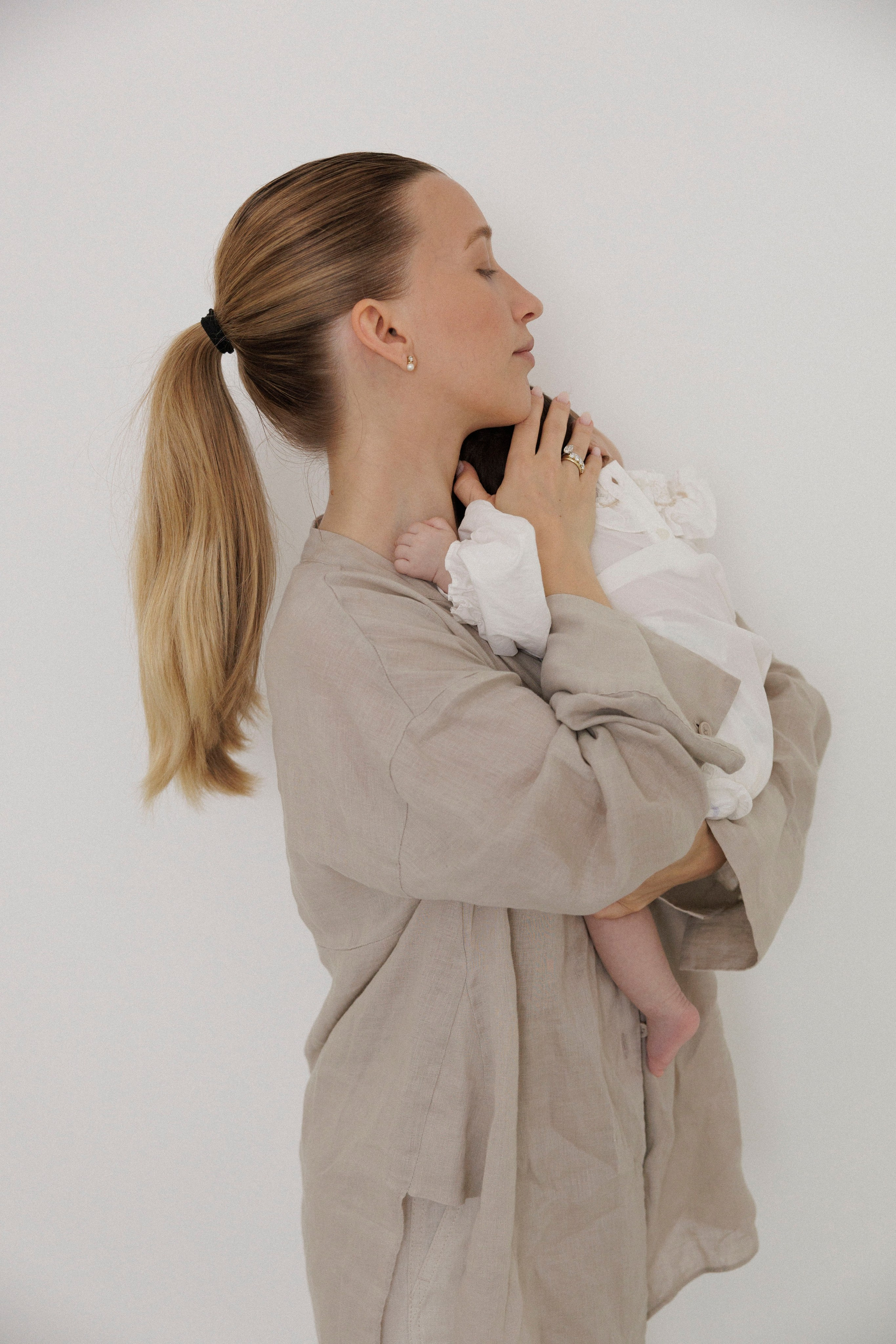 New born family photoshoot at home. Wedding and family photographer