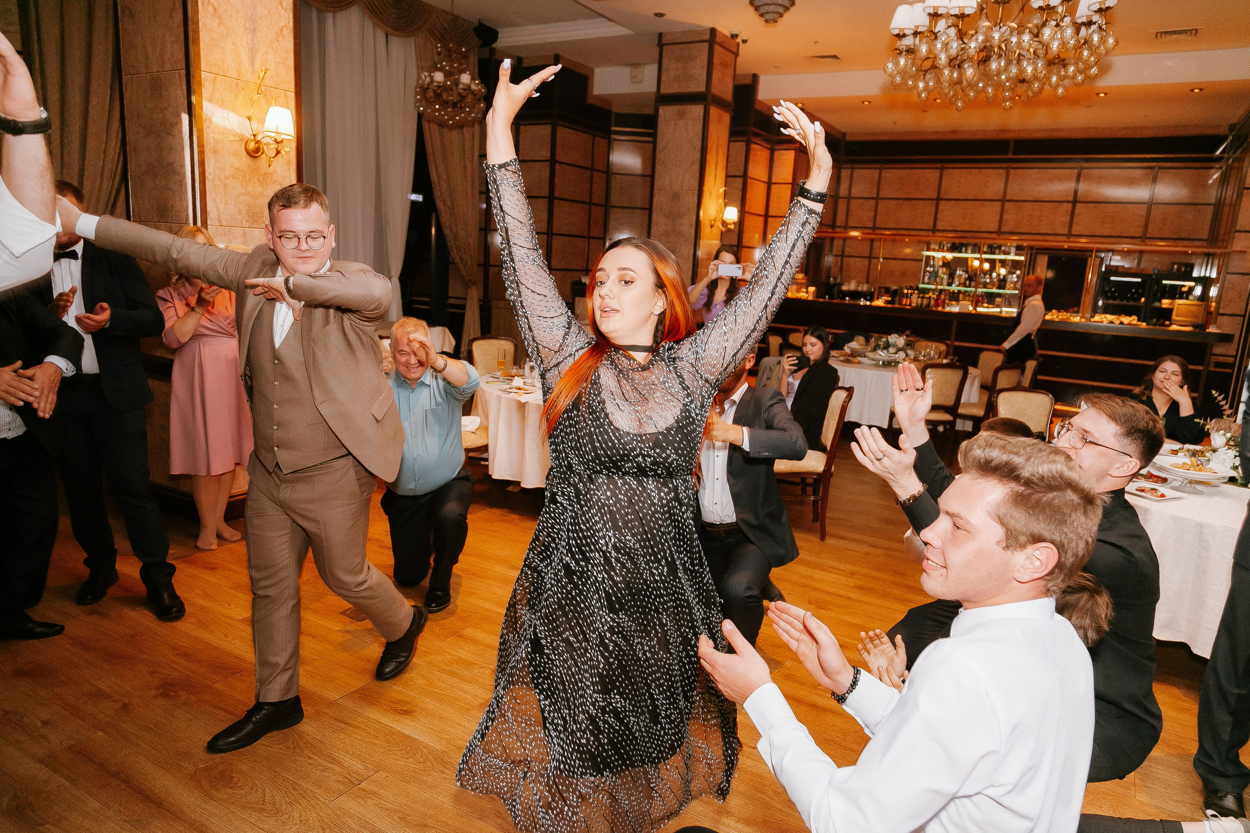 Свадебная осенняя фотосессия Ивана и Лидии в городе. Свадебный и репортажный фотограф в Ярославле и Санкт-Петербурге Роман Микрюков