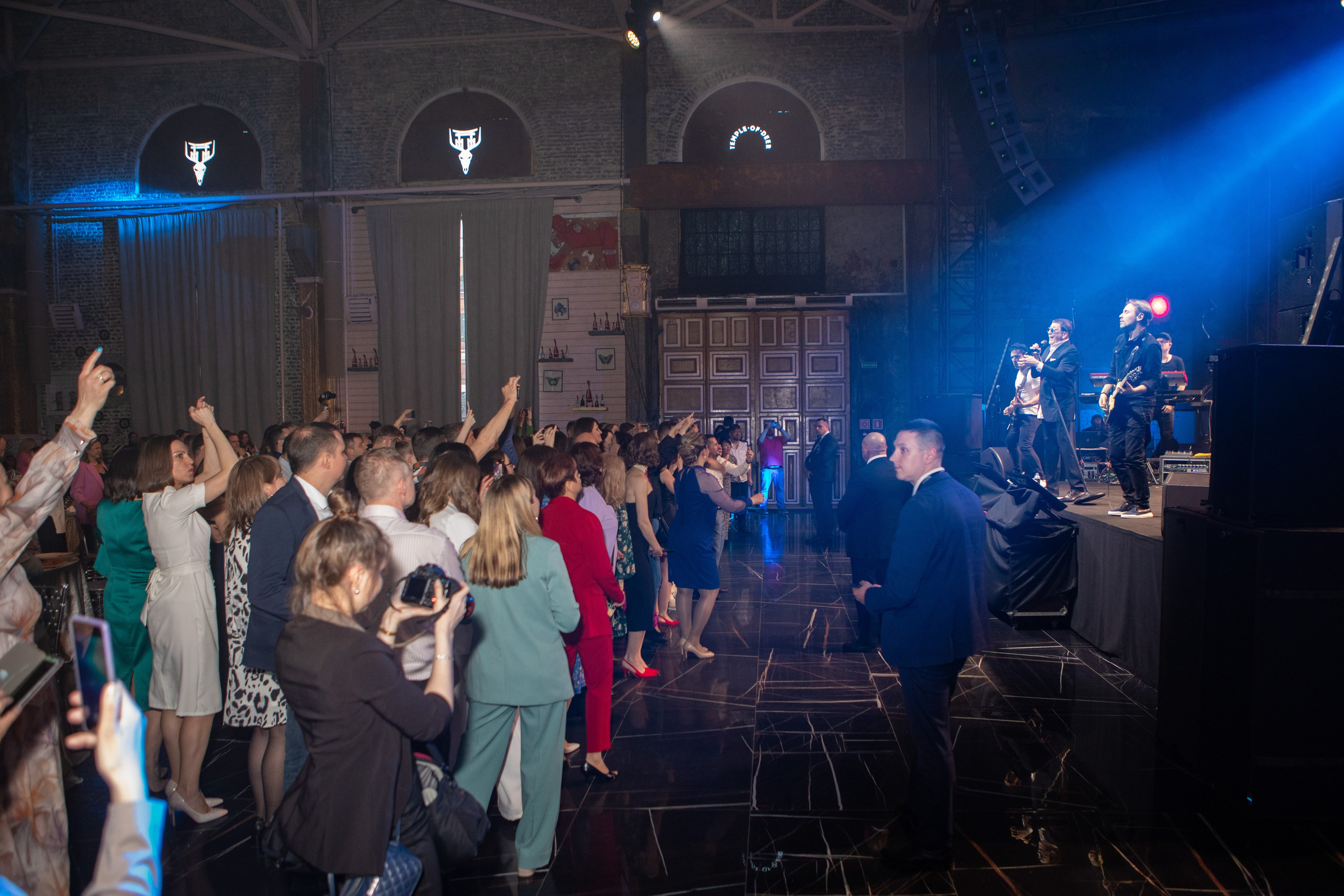 Строительная компания Л1- 32 года. Специальный гость — Григорий Лепс. Двойняшки-фотографы Анна и Анастасия в Санкт-Петербурге