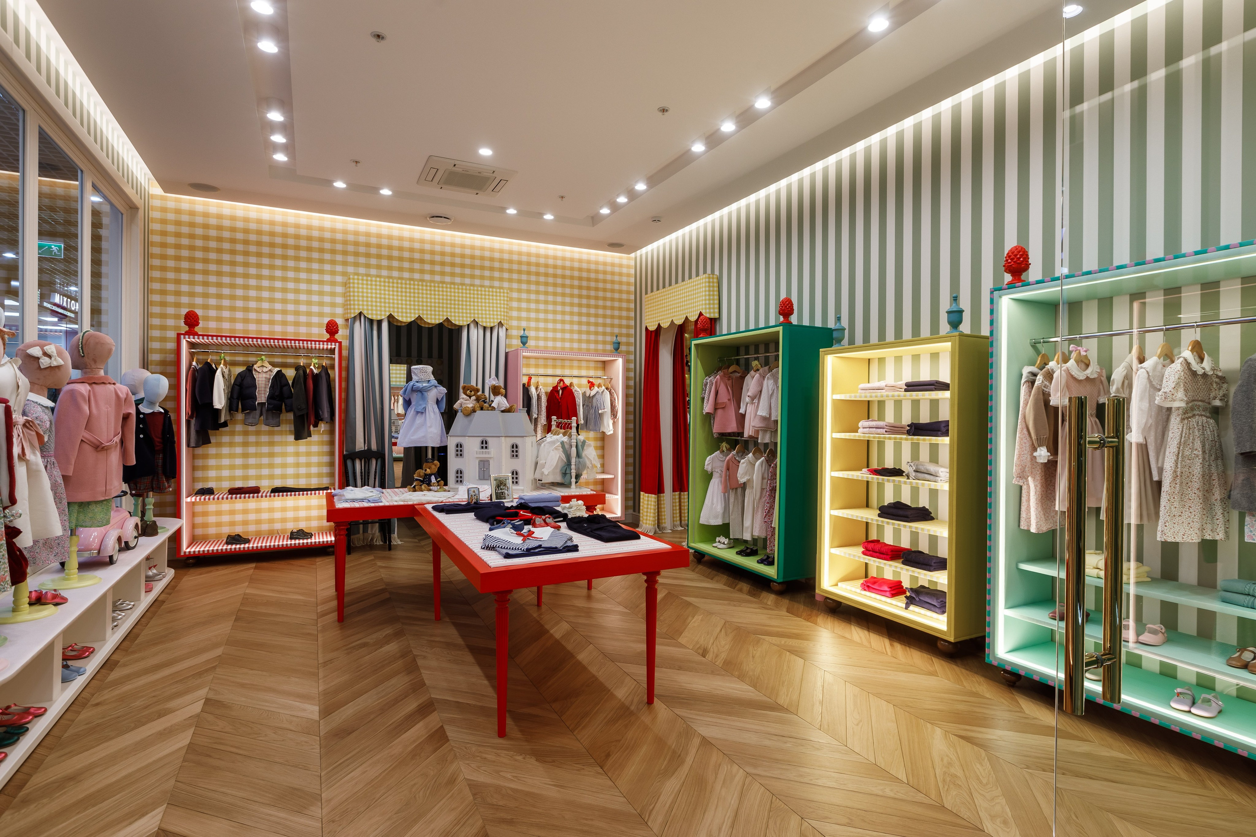 Фотосъемка торгового центра Покровский. Интерьерный фотограф в Москве Роман Потапов