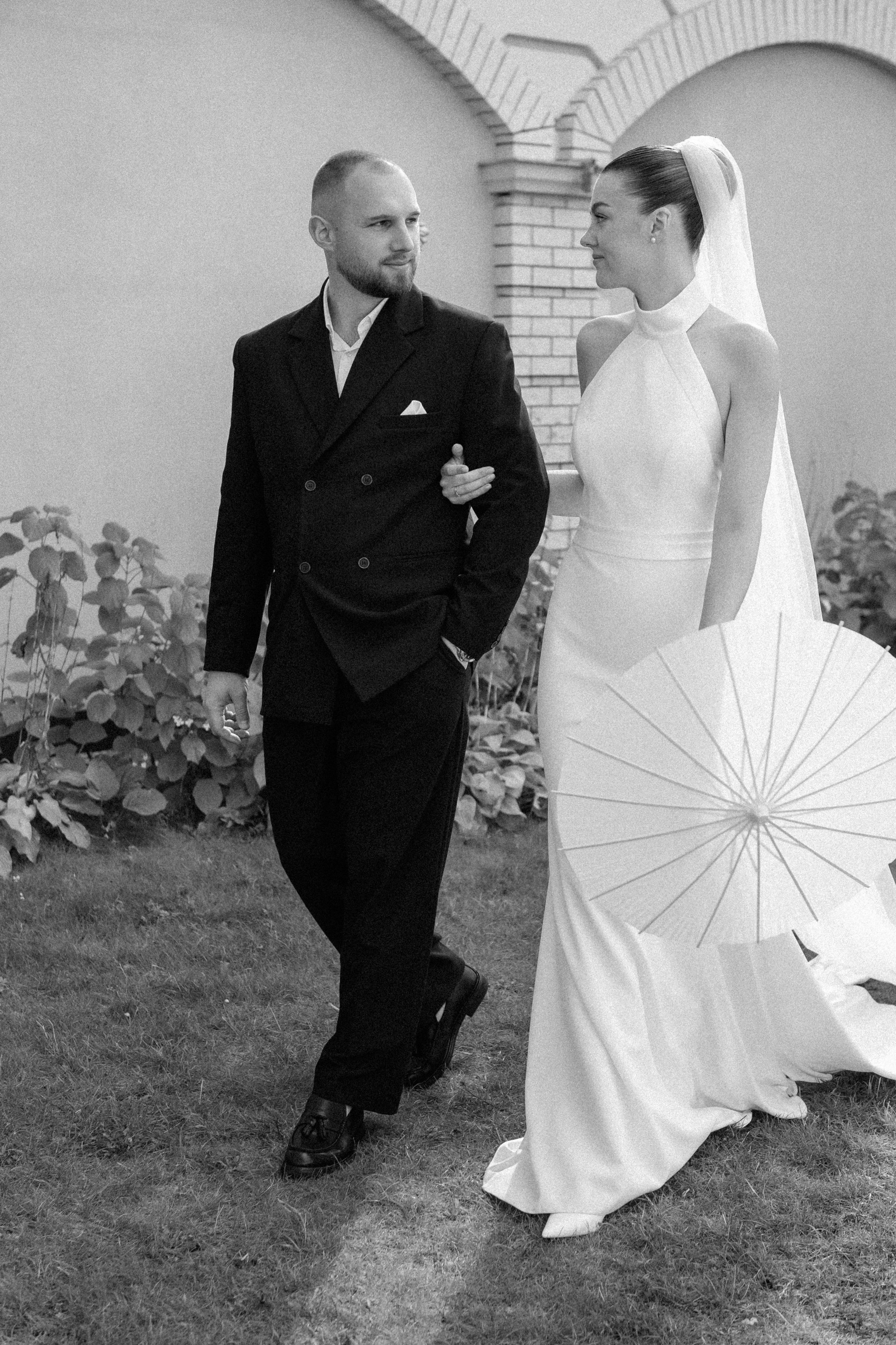 Wedding day in VERSAL PARK. Wedding PHOTOGRAPHER Andrew Vnukov