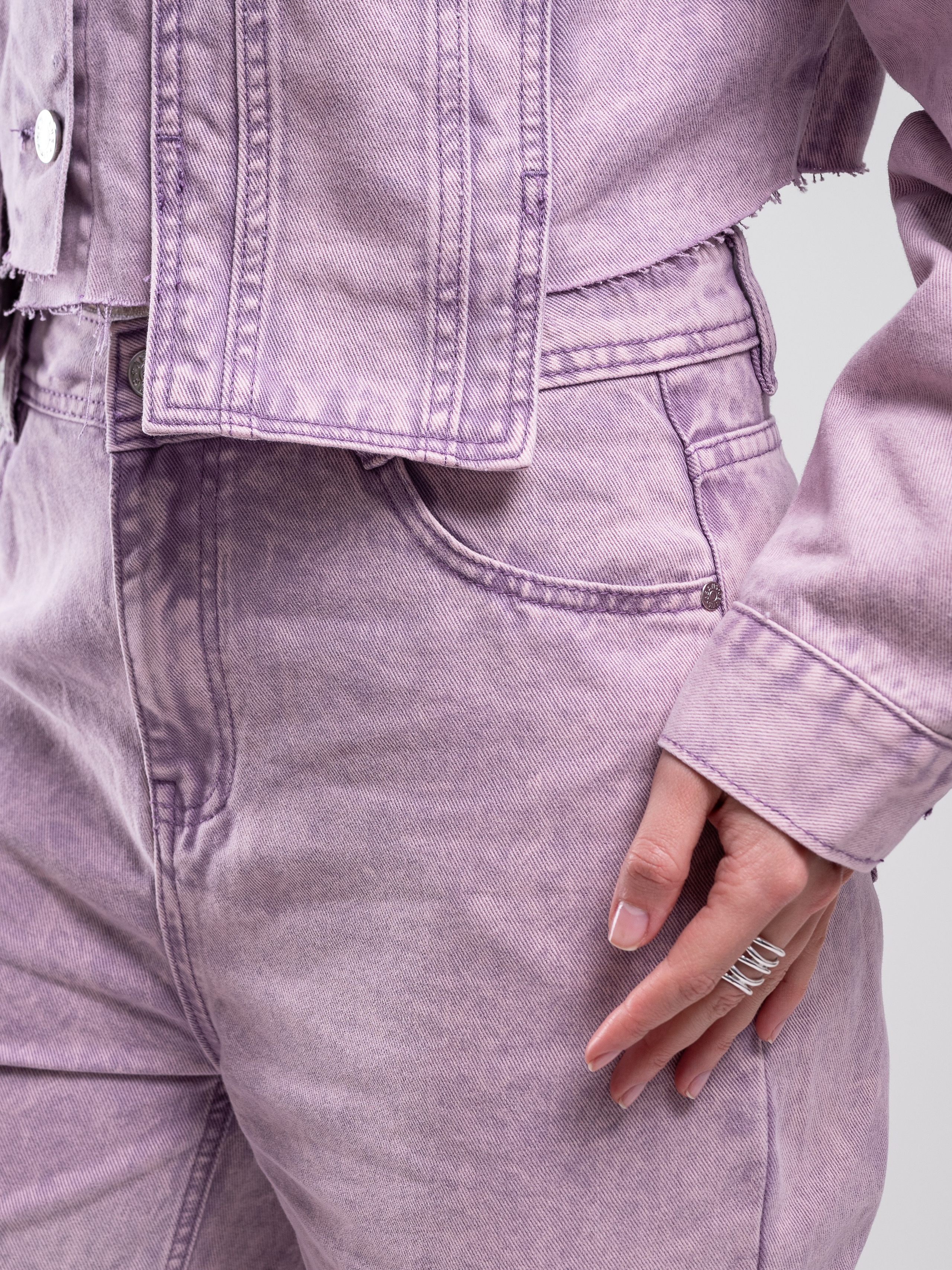 Джинсовые костюмы две модели. Предметный фотограф, фото для маркетплейсов Пятигорск, КМВ