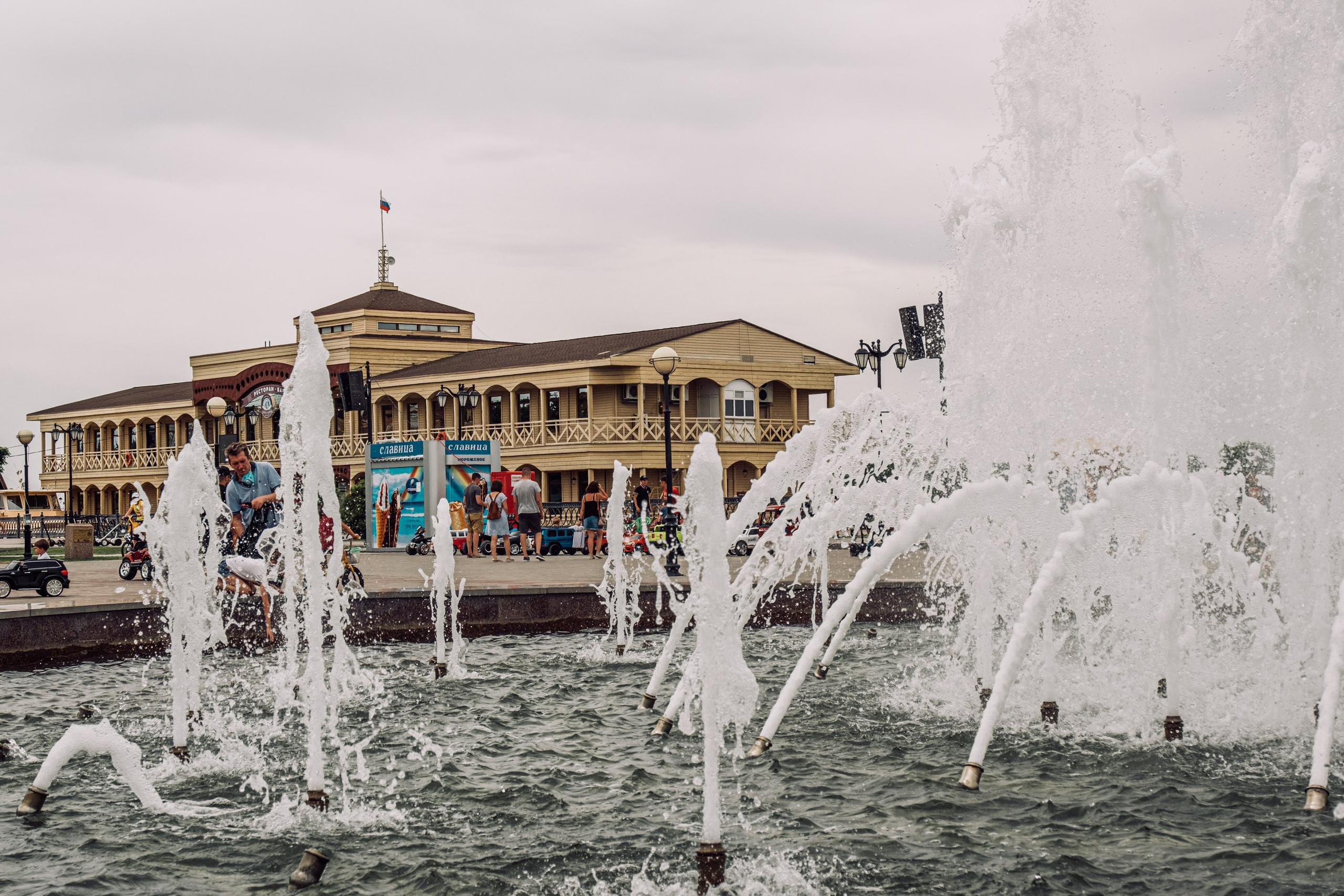 Набережная. Фотограф Анатолий Деникин