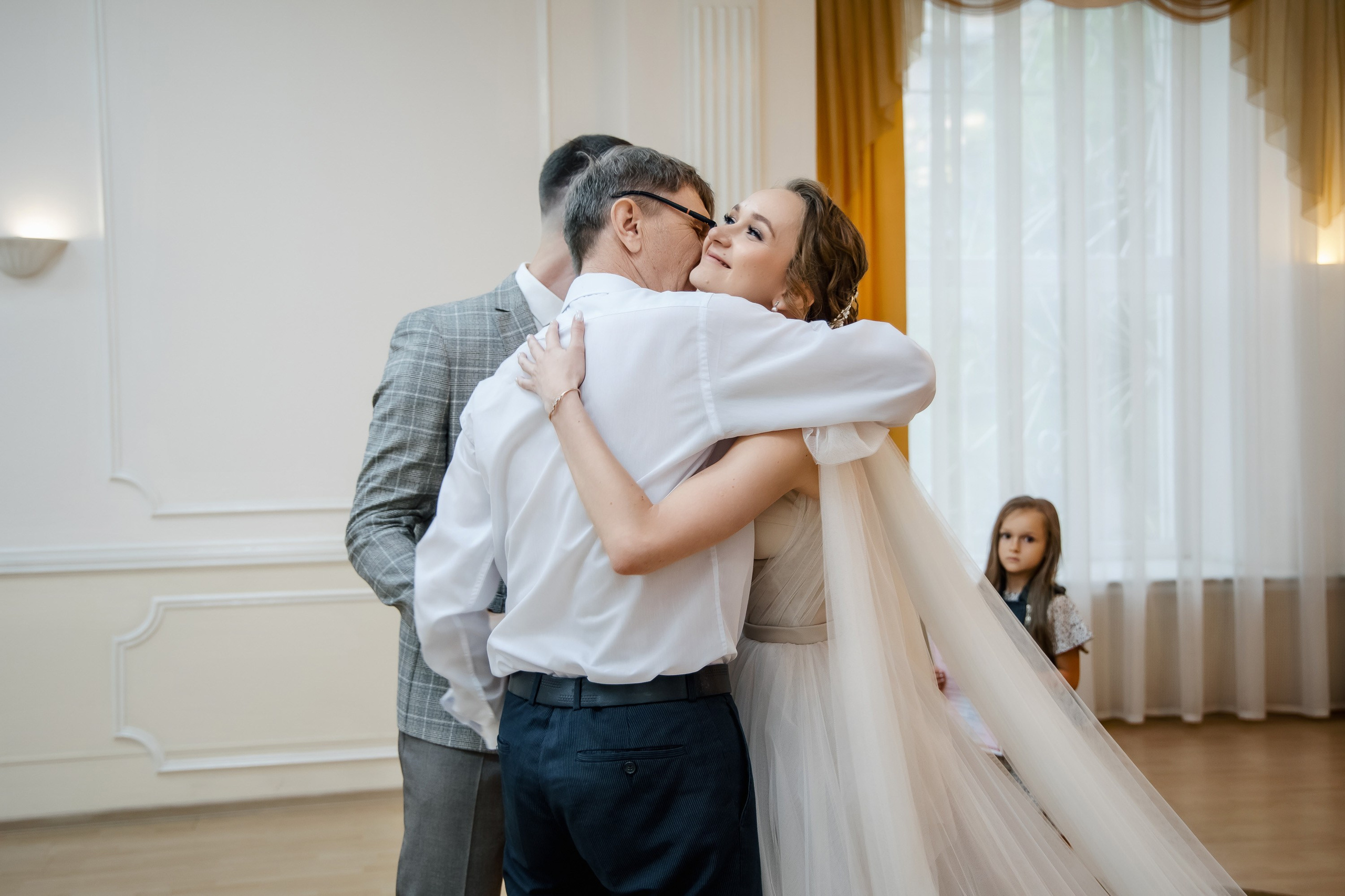 Степан и Ульяна. Утро. Загс. Прогулка. Дождь и солнце. Свадебный фотограф в Хабаровске