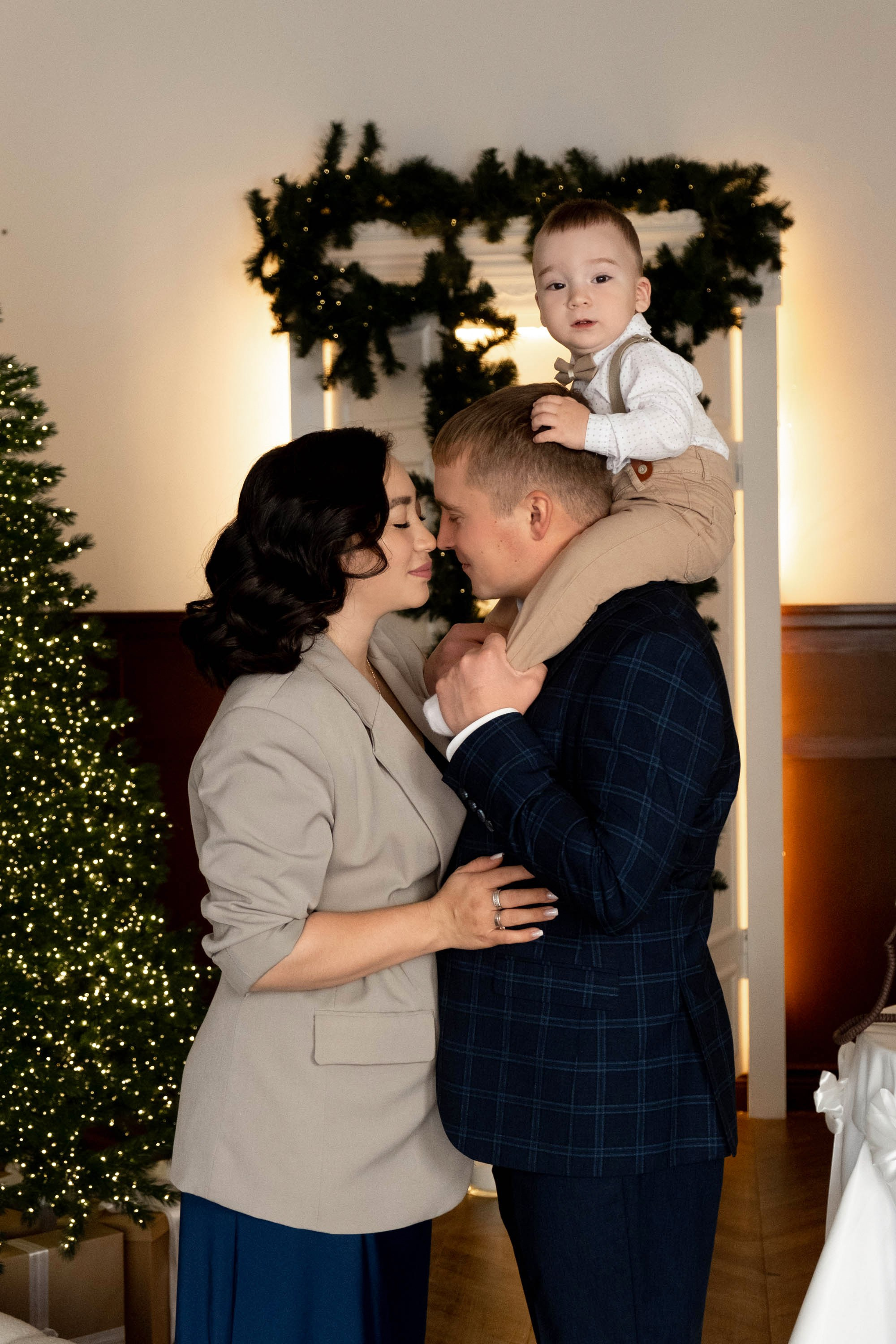 Джамиля, Юра и малыш Андрюша: Новогодняя. Свадебный и семейный фотограф в Тюмени Екатерина Дубровина