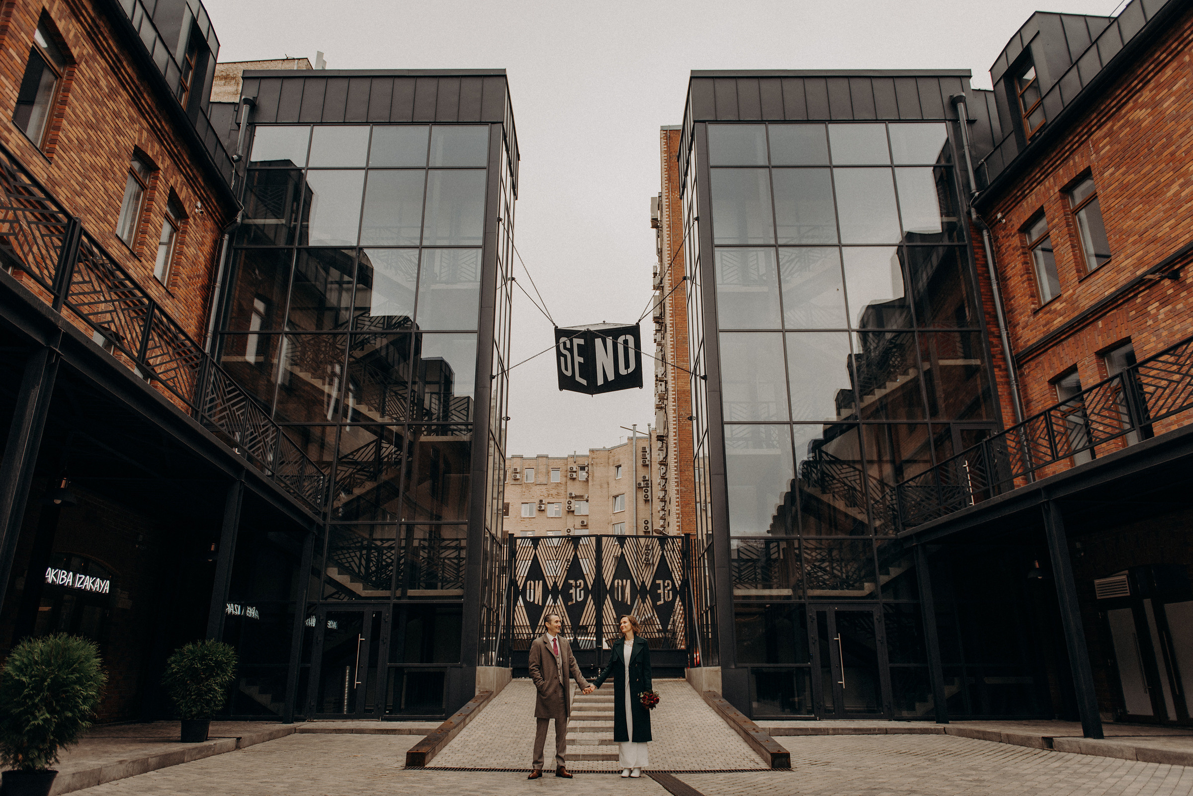 свадебная фотосессия в пространстве seno на гороховой