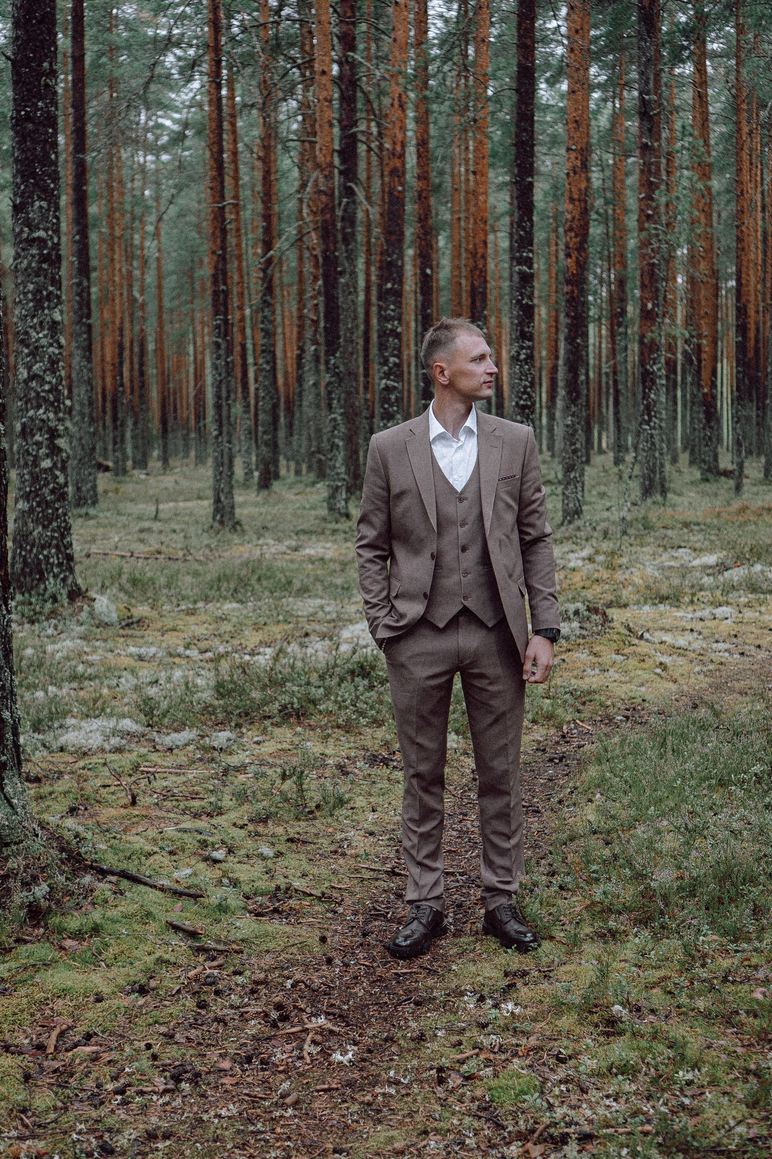 СВАДЕБНАЯ ФОТОСЕССИИЯ ПАРЫ В ГОРОДЕ ПРИОЗЕРСК В СОСНОВОМ ЛЕСУ И С ПИКАПОМ. Профессиональный фотограф, Санкт-Петербург — Виктория Богомолова