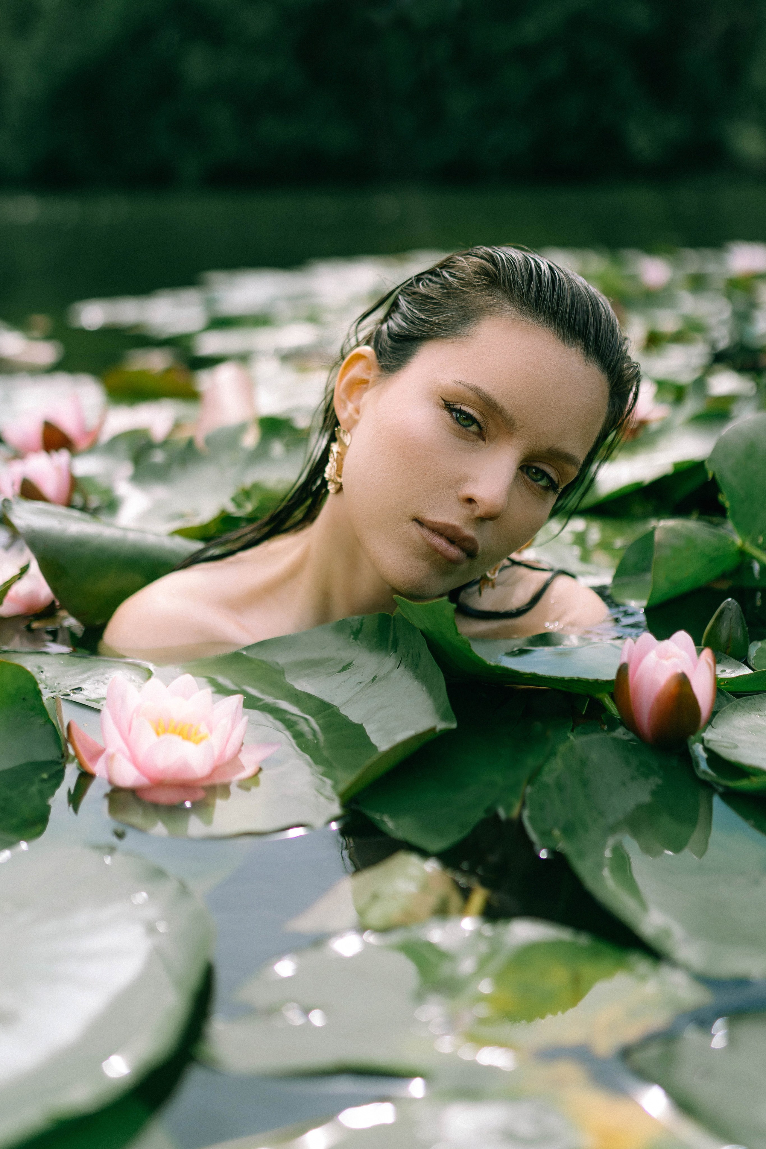 В лилиях. Фотограф Александра Кузнецова