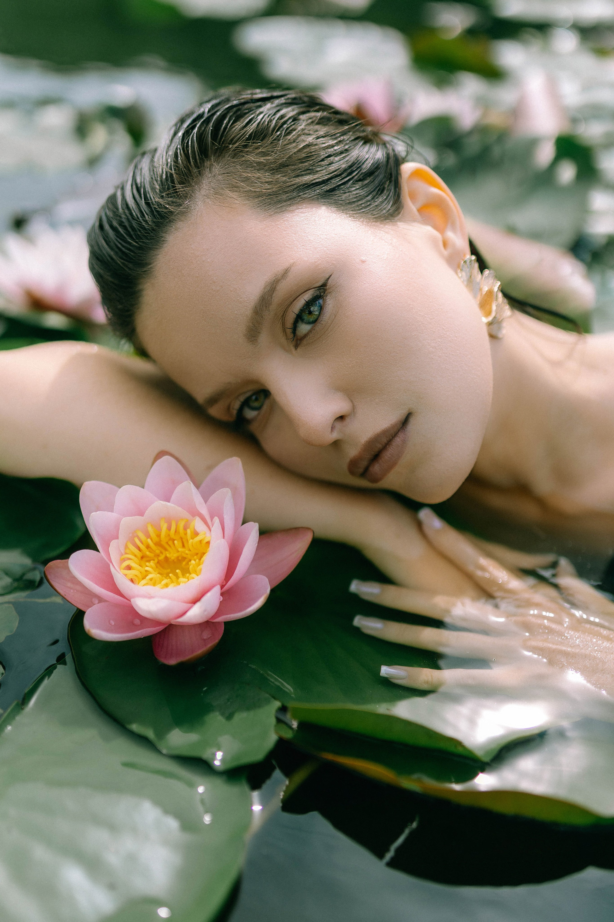 В лилиях. Фотограф Александра Кузнецова