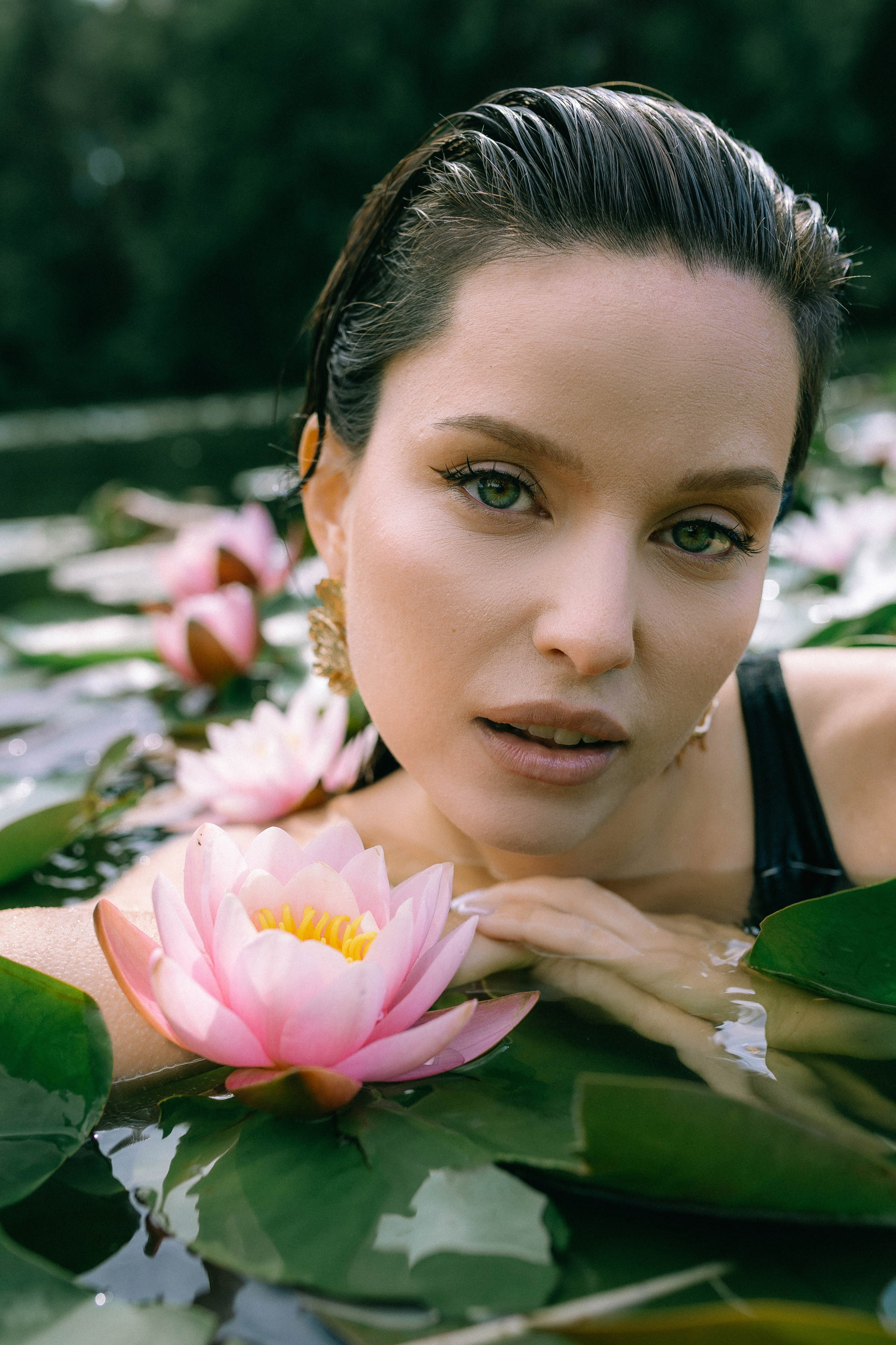 В лилиях. Фотограф Александра Кузнецова
