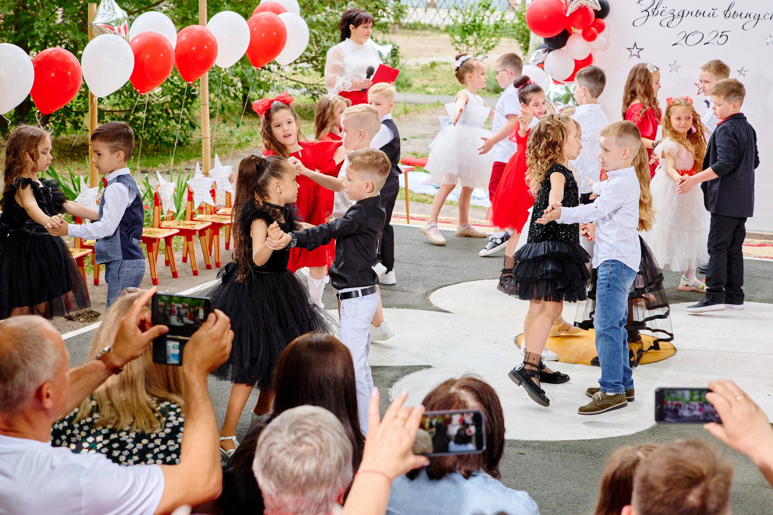 Выпускной 45 сад. Фотограф Выпускные альбомы Таганрог Сергей Коробченко