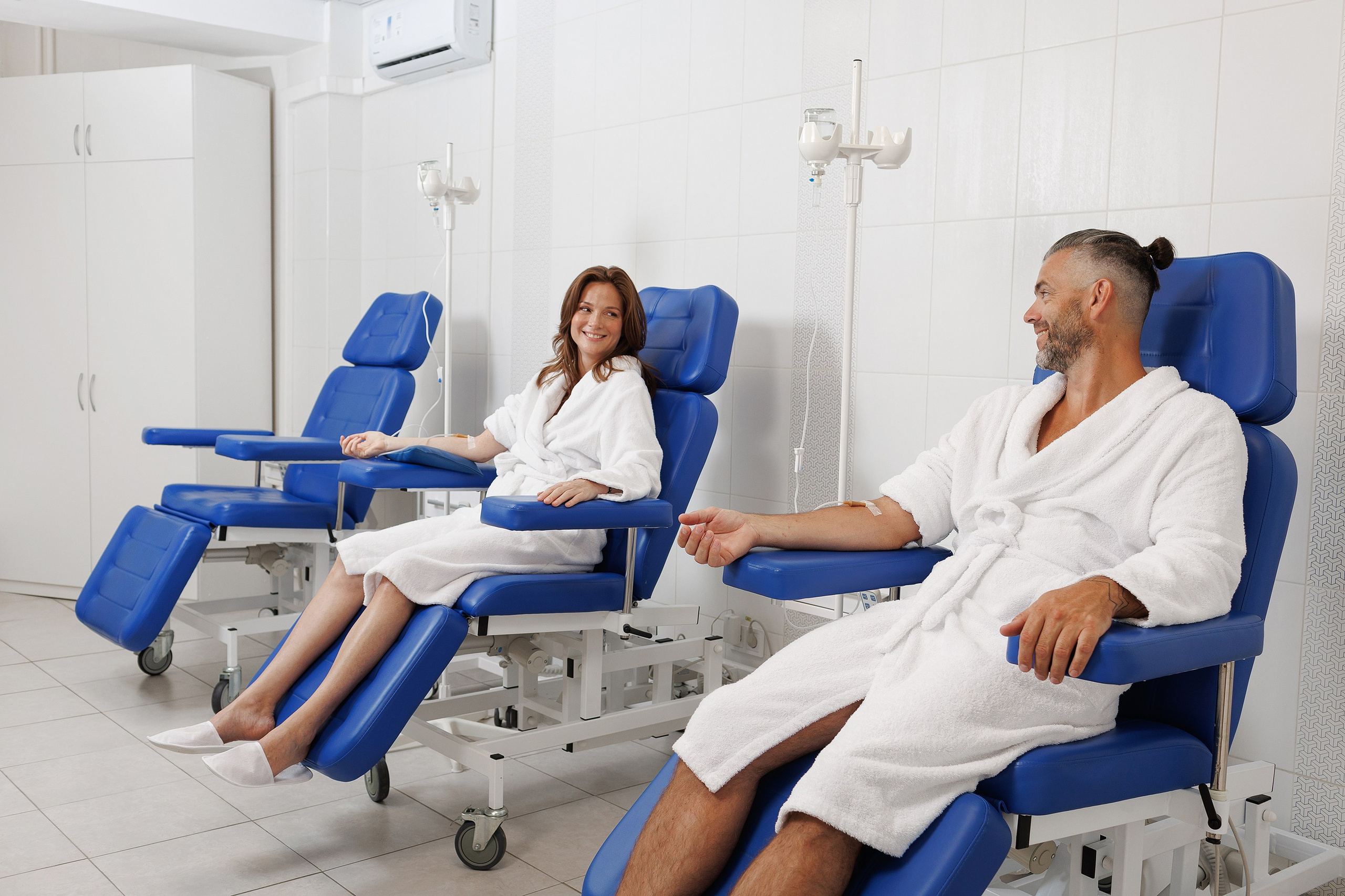 рекламаня, контент съемка медицинский процедур, спа, массажа для санаторя клининики парус в Бердске 