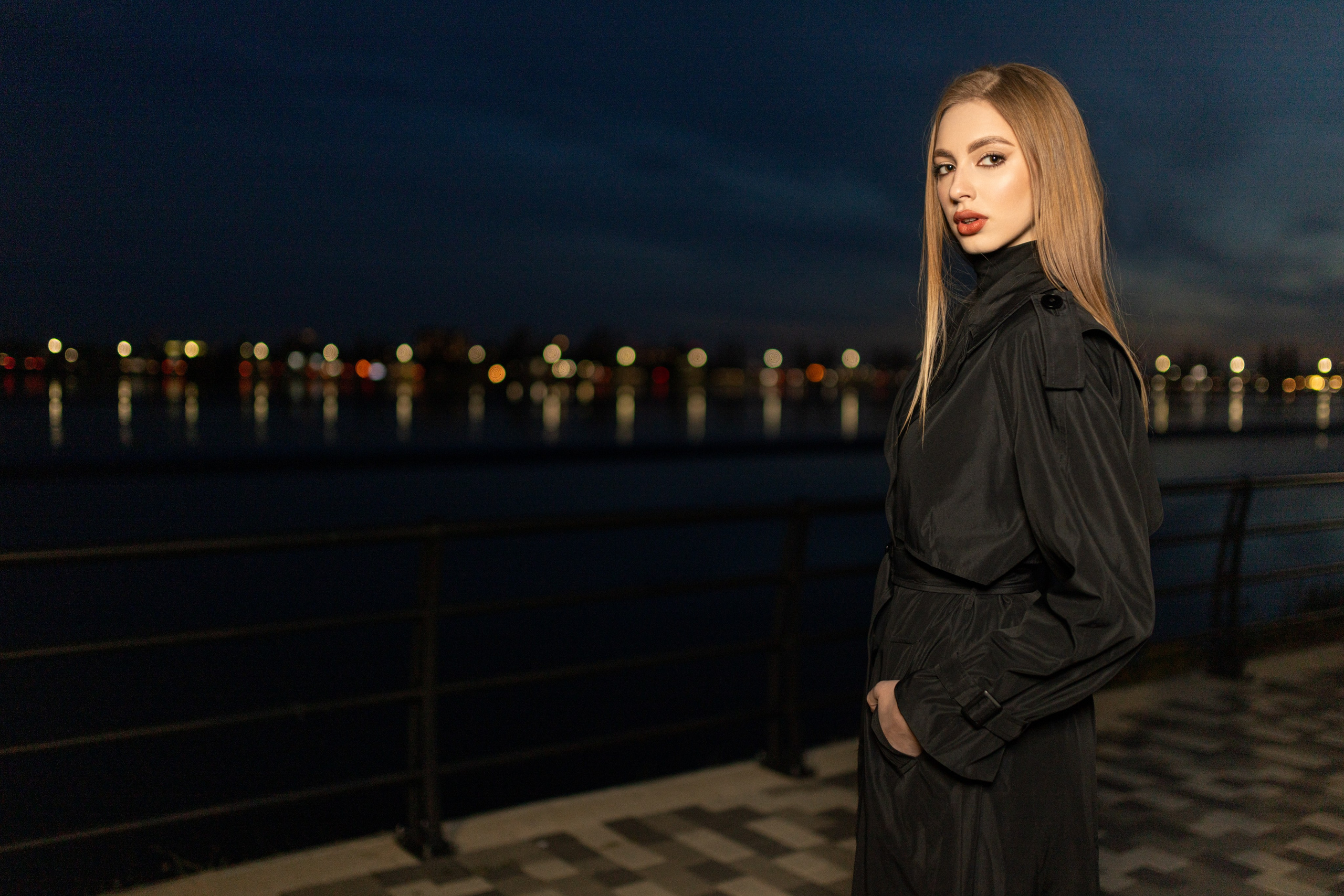 Вечерняя съемка с Ксенией на улице с импульсным светом для «себя». Дмитрий Шульгин, портретный фотограф в Воронеже