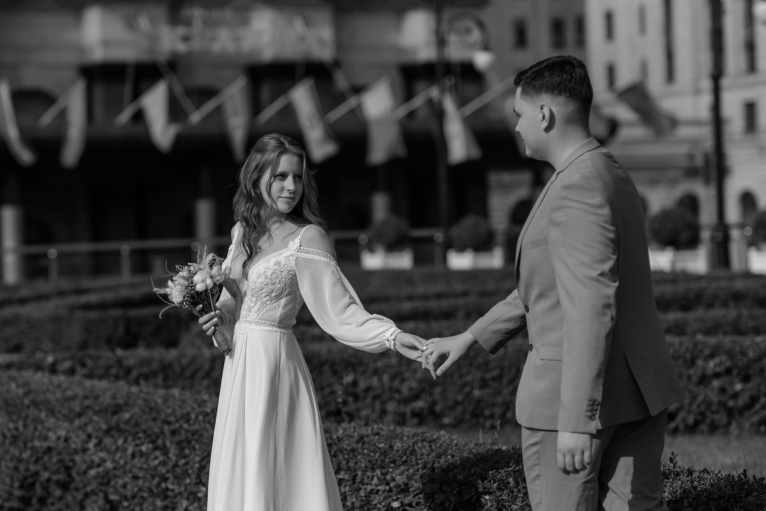 Свадебная фотосессия у гостиницы Украина. Свадебный фотограф в Москве Дарья Олендарёва