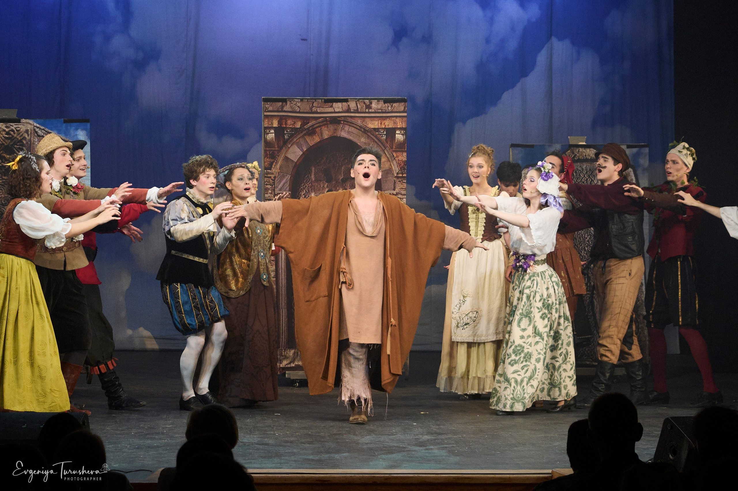 Дипломный спектакль «Пропуск в рай». Фотограф Евгения Турушева