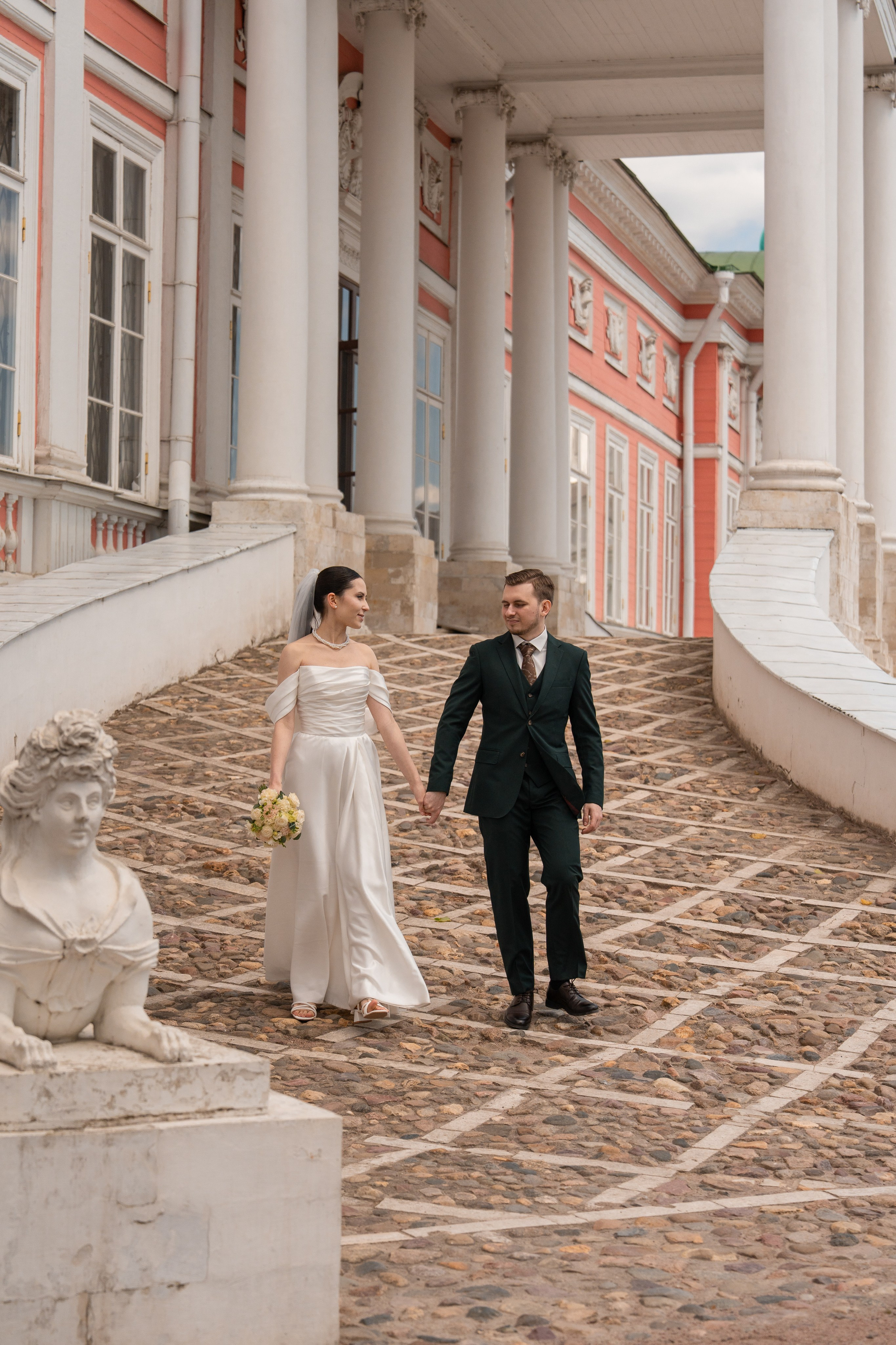 Влад и Илина в Кусково. Свадебный фотограф в Москве Анна Полушина