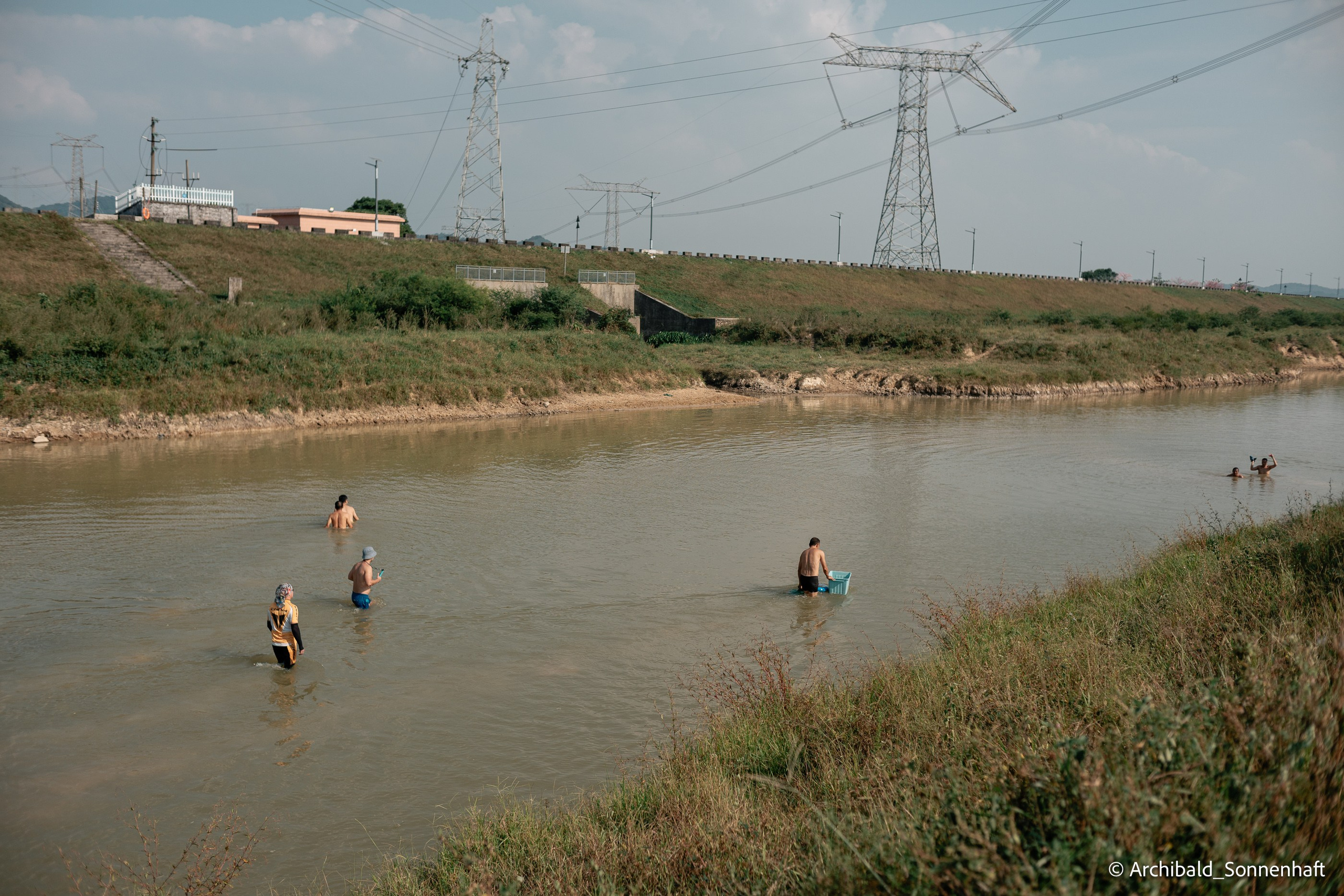 Weekend kayaking trip. Photographer in Guangzhou, China. Archibald Sonnenhaft