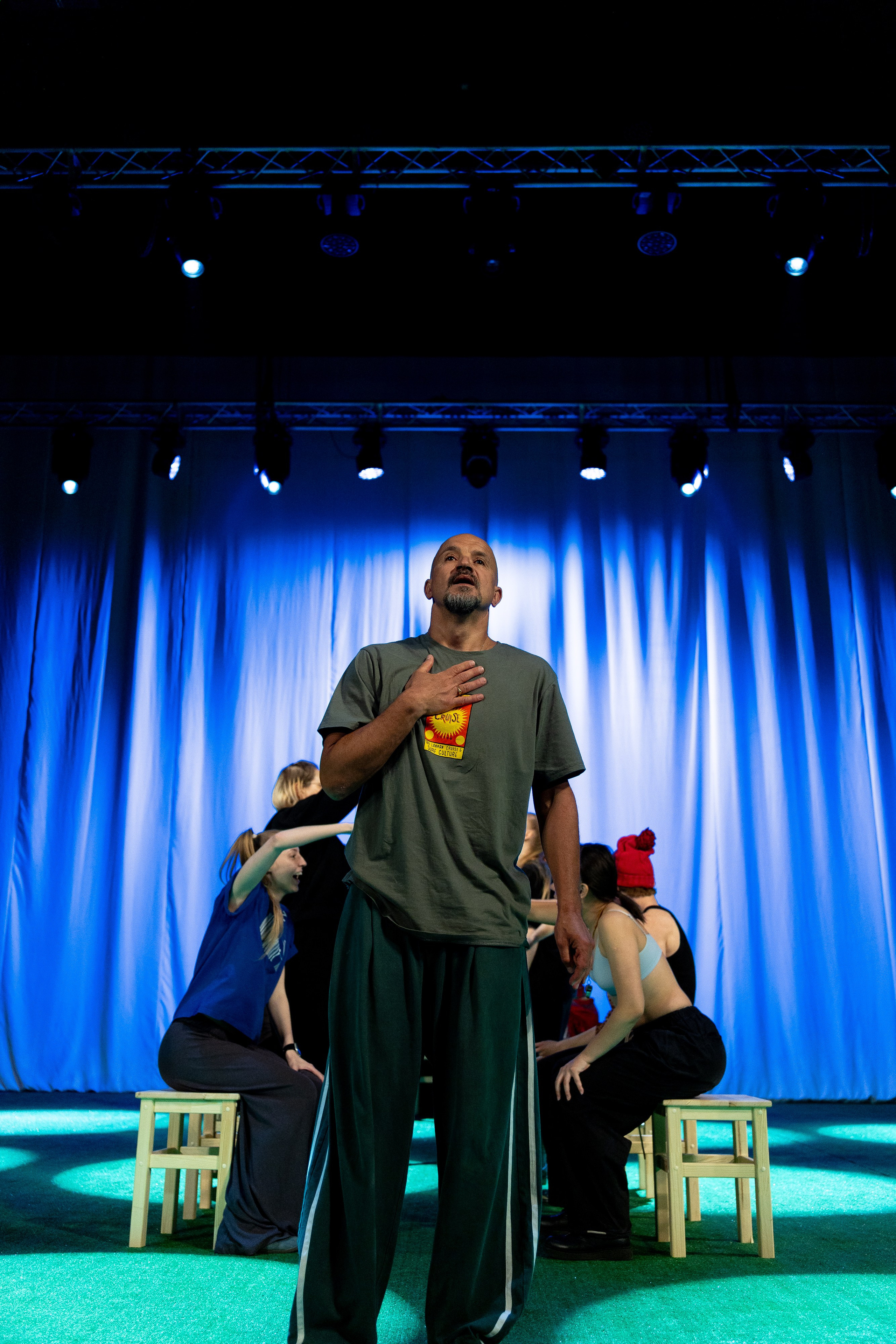 Спектакль Егора Дружинина «Всюду жизнь»