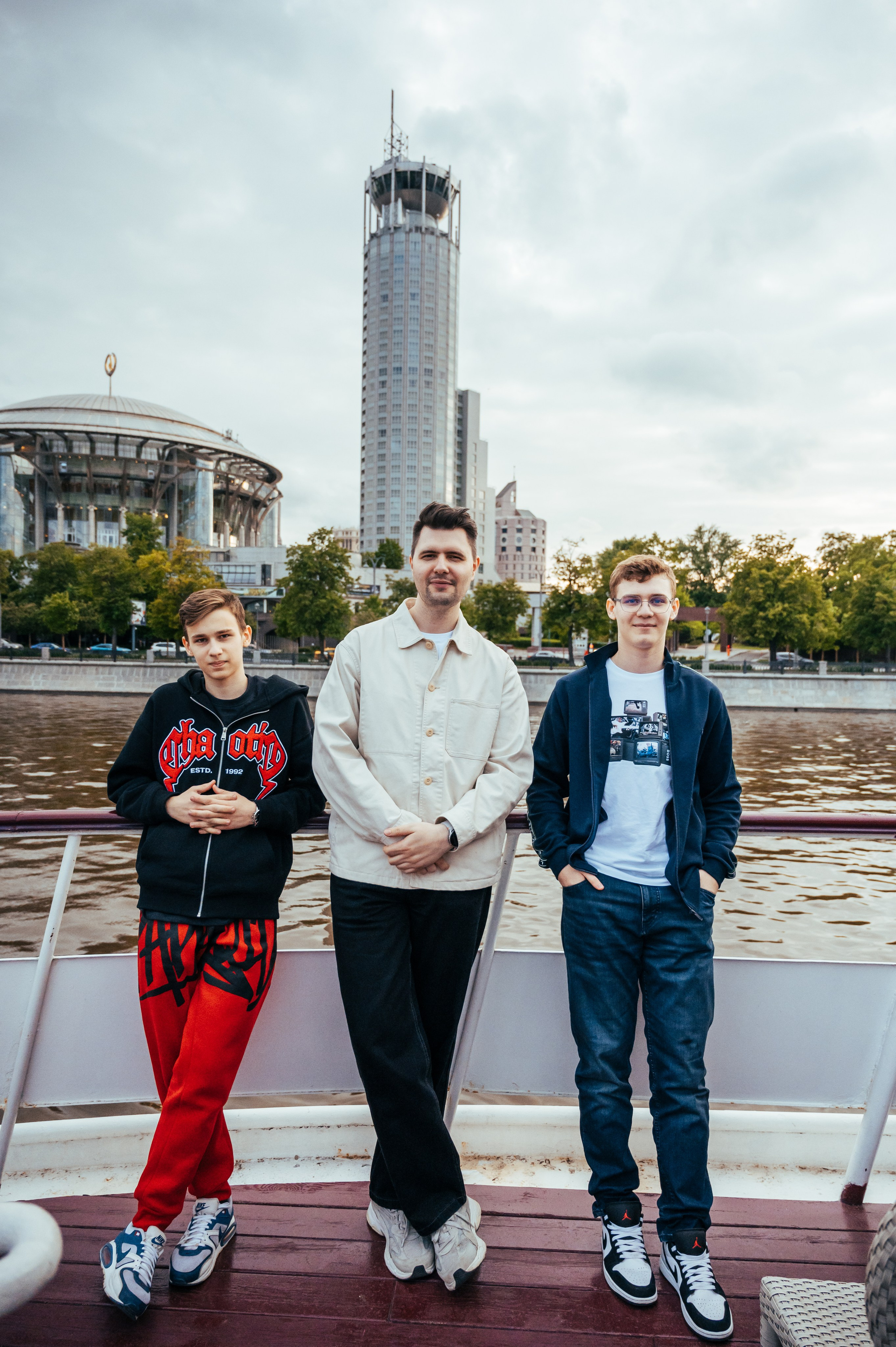 Последний звонок. Анастасия Петрович фотограф, фотокорреспондент в Москве и Санкт-Петербурге. Фотосъёмка репортажа, мероприятия, корпоративная съёмка, контент