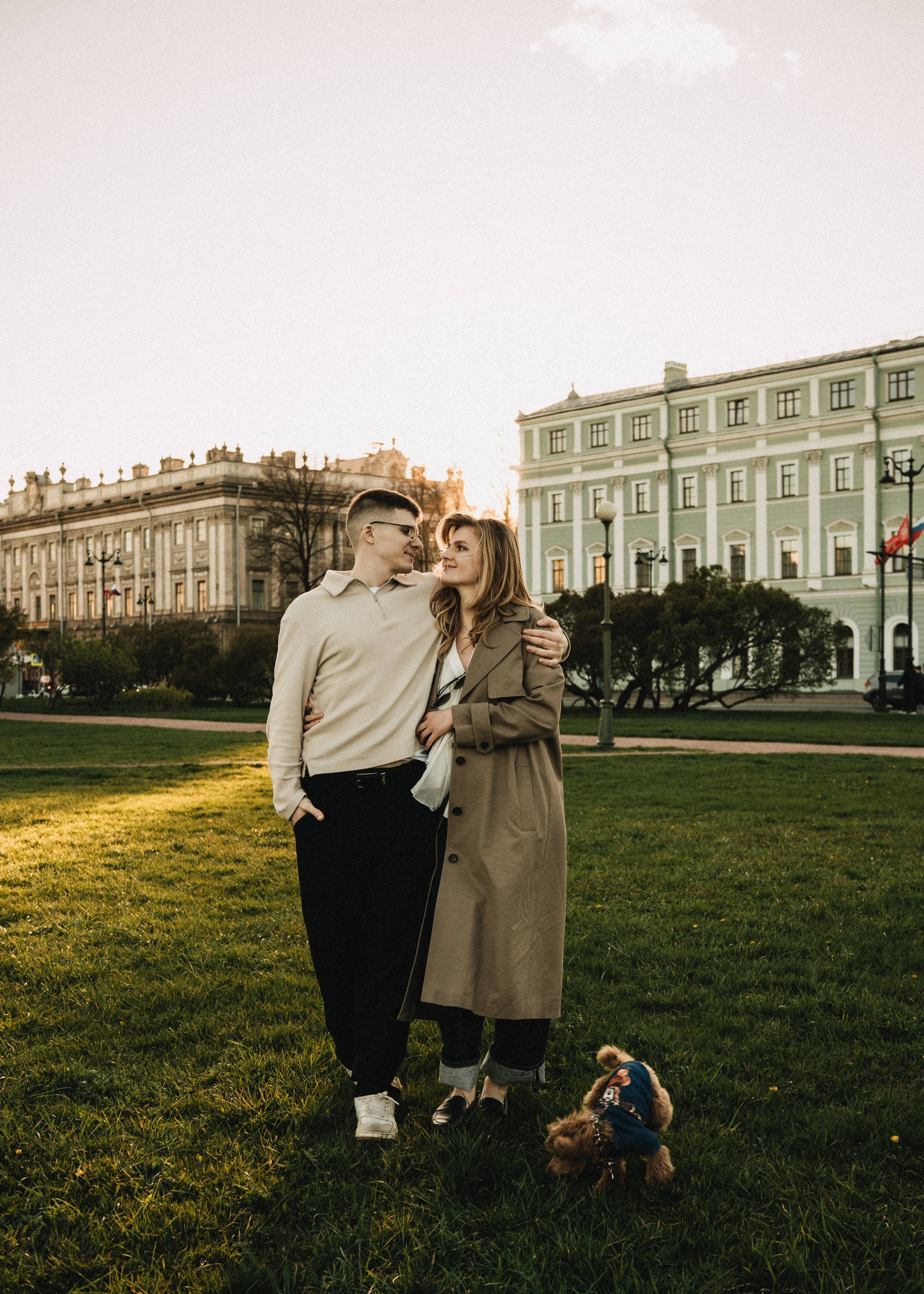 Парная фотосессия в Санкт-Петербурге. Фотосессия лавстори СПб. Федосова Елизавета - свадебный фотограф СПб. Фотосессия в Питере с собакой. Марсово поле. Зимняя канавка. Фотосессия у Невы.