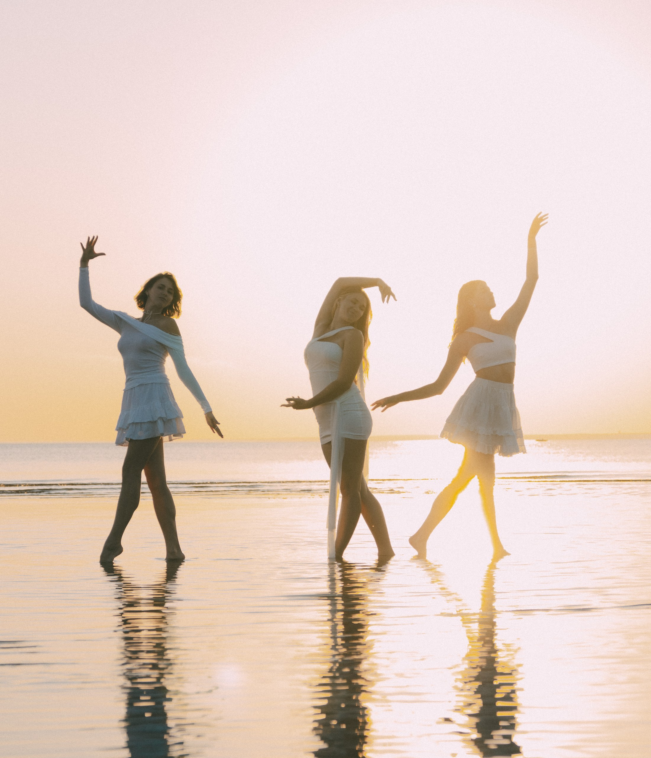 Фотосессия на берегу залива для сестер. Фотограф в Санкт-Петербурге Федосова Елизавета