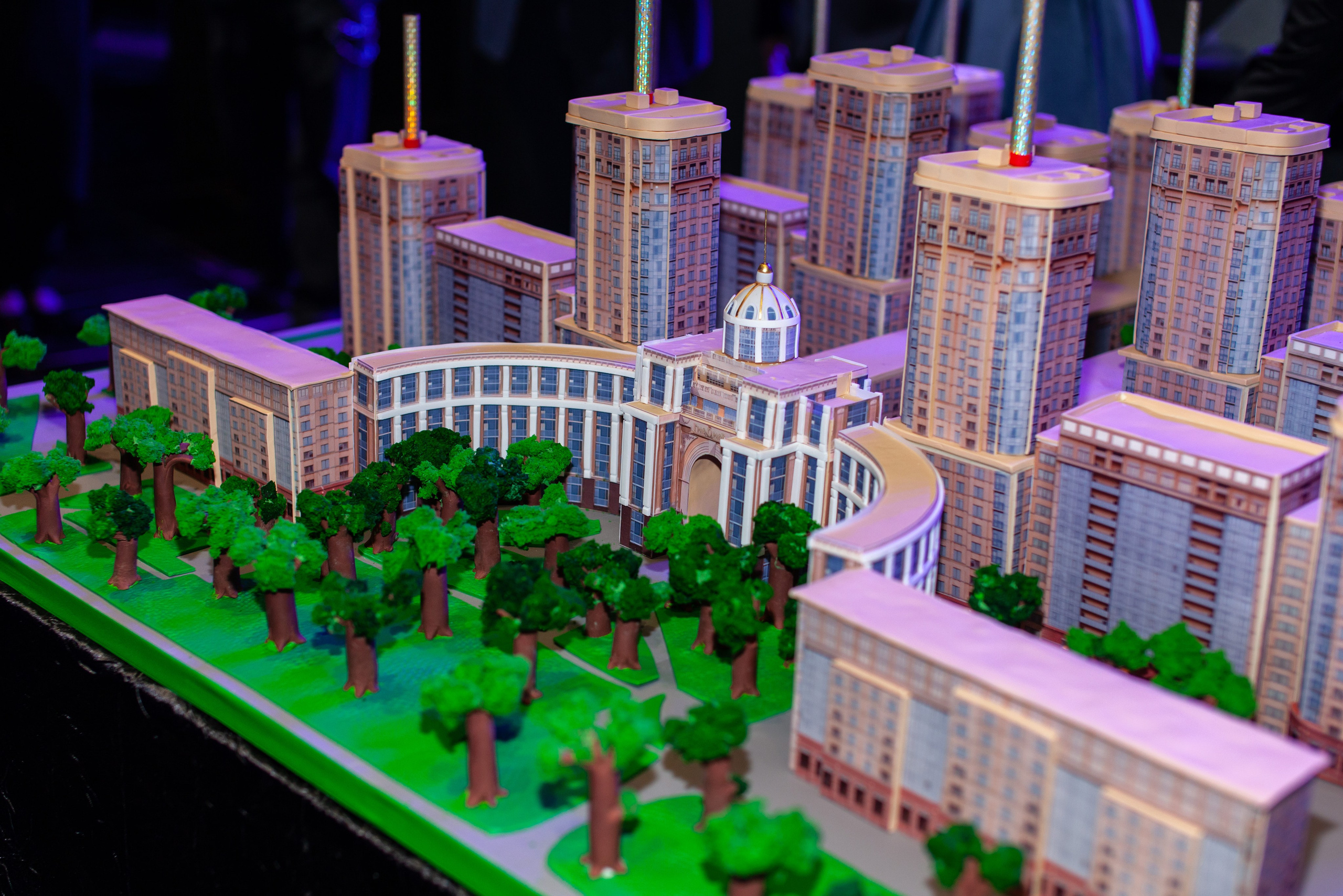 Строительная компания Л1- 32 года. Специальный гость — Григорий Лепс. Двойняшки-фотографы Анна и Анастасия в Санкт-Петербурге