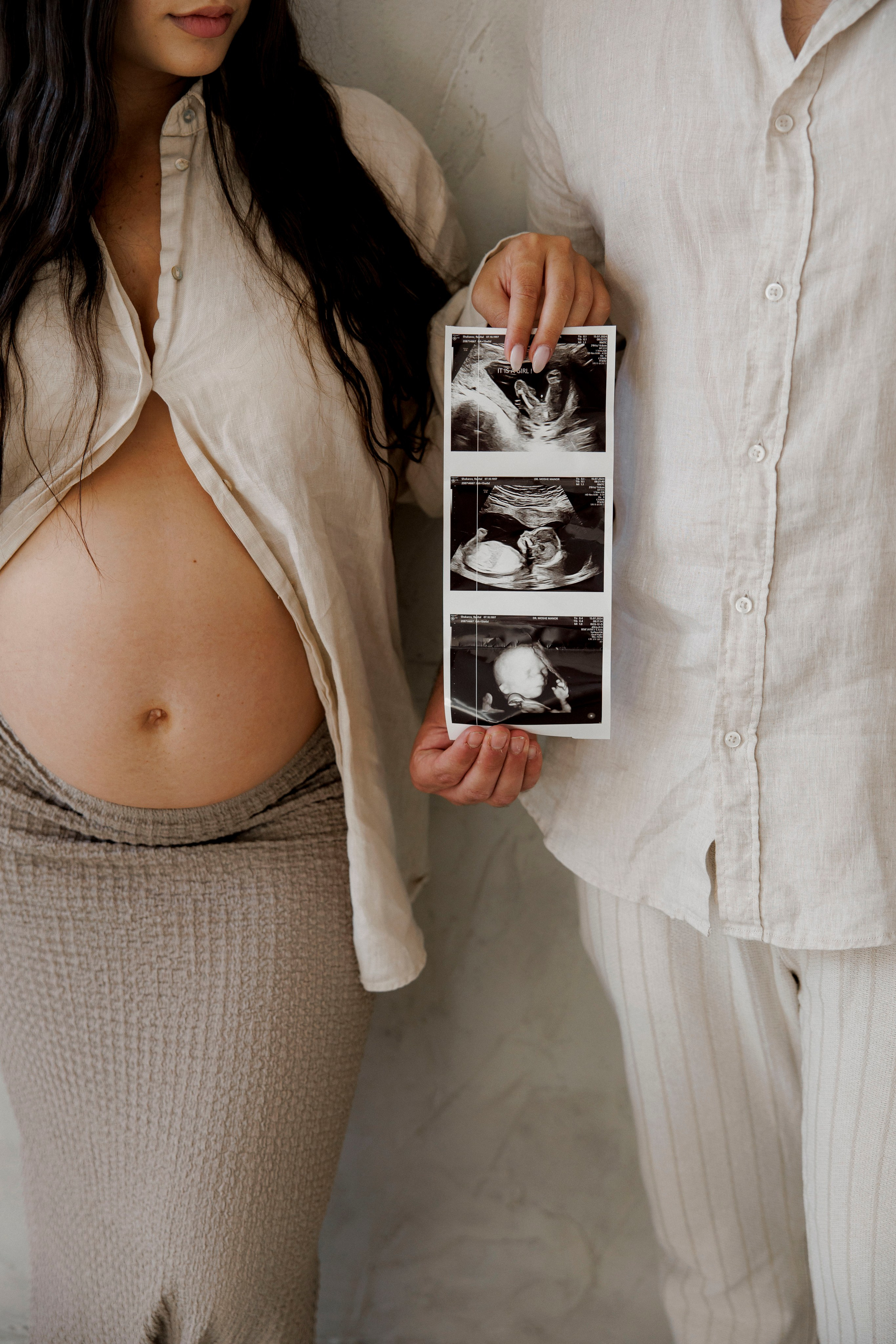 Pregnancy photoshoot inside the Grey Studio. Главная