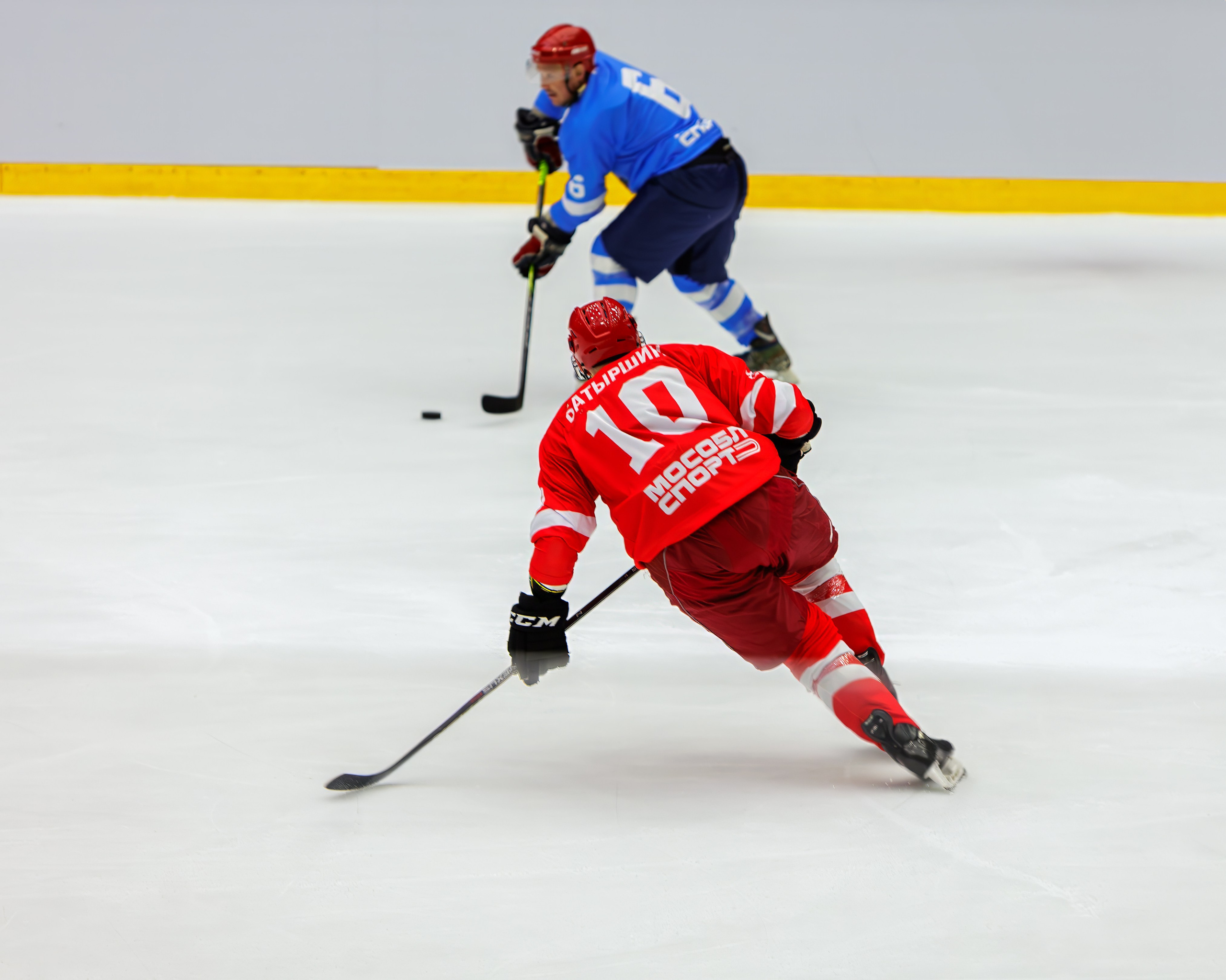 Первый матч Легенд в 2025 году. Выпускные альбомы и школьный фотограф в Подольске, Троицке, Щербинке, Москве и Московской области