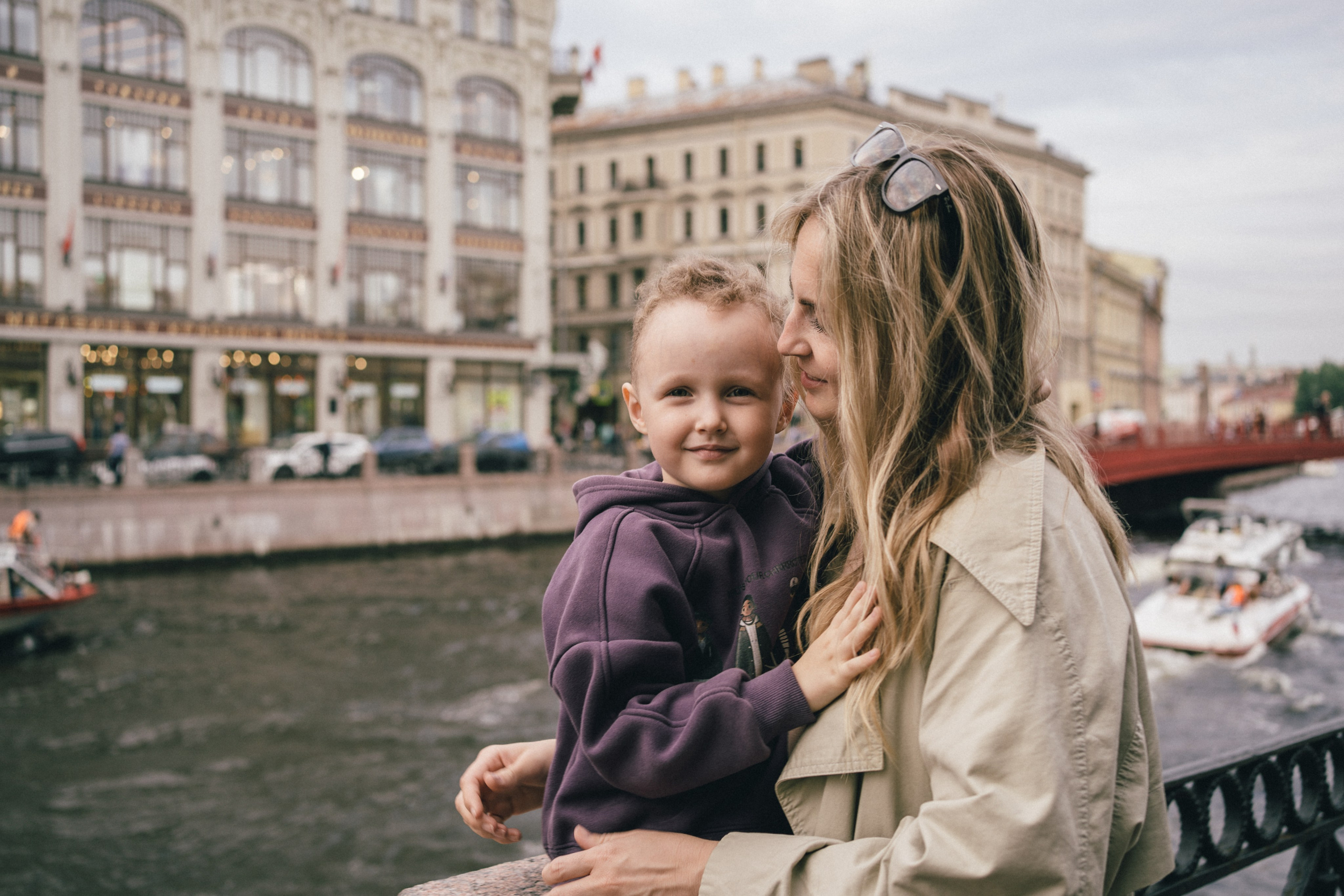 Мама и сын. Репортажный фотограф в Санкт-Петербурге. Фотограф на мероприятие в СПБ