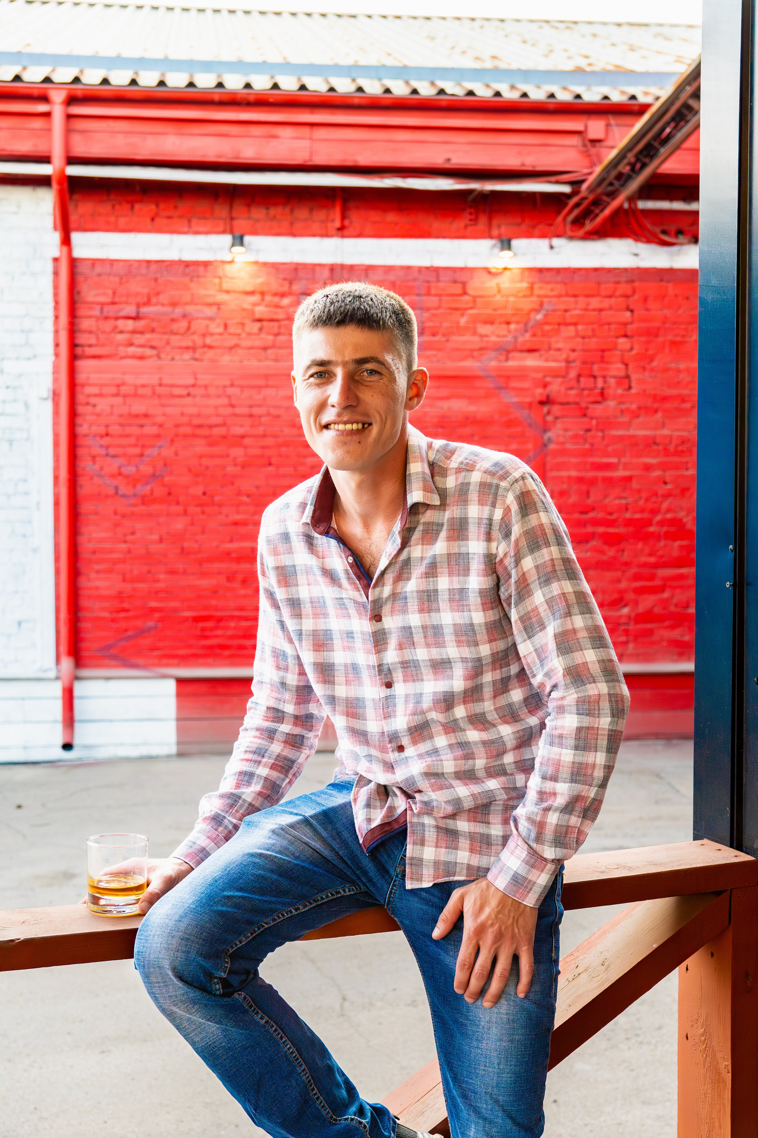 Выпускной Delta. Занимаюсь профессиональной фотографией и живу рядом с Байкалом. Работаю в разных жанрах