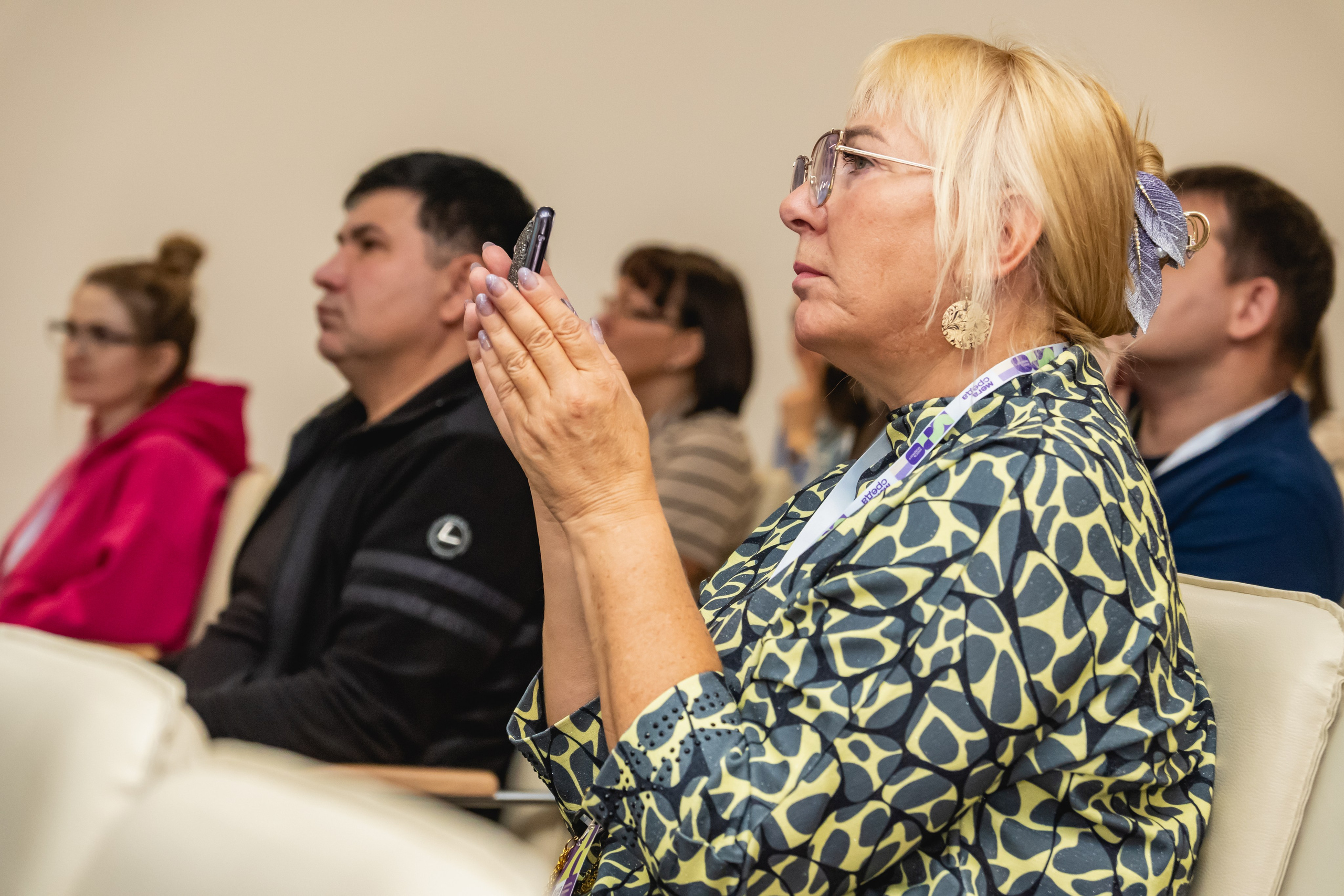 Мегасреда. Занимаюсь профессиональной фотографией и живу рядом с Байкалом. Работаю в разных жанрах