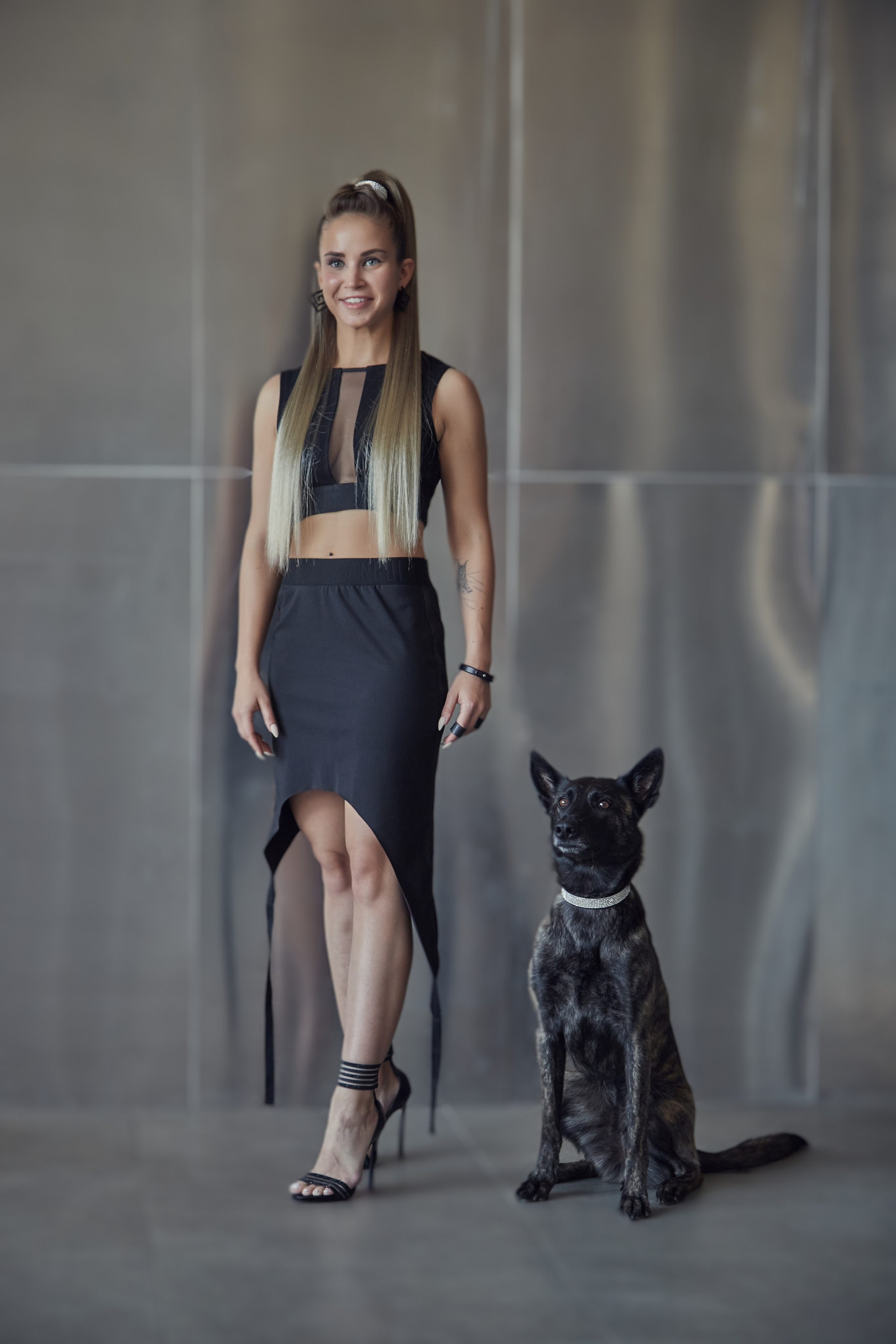 Фото для каталога Hairshop — модель с хвостом для наращивания.