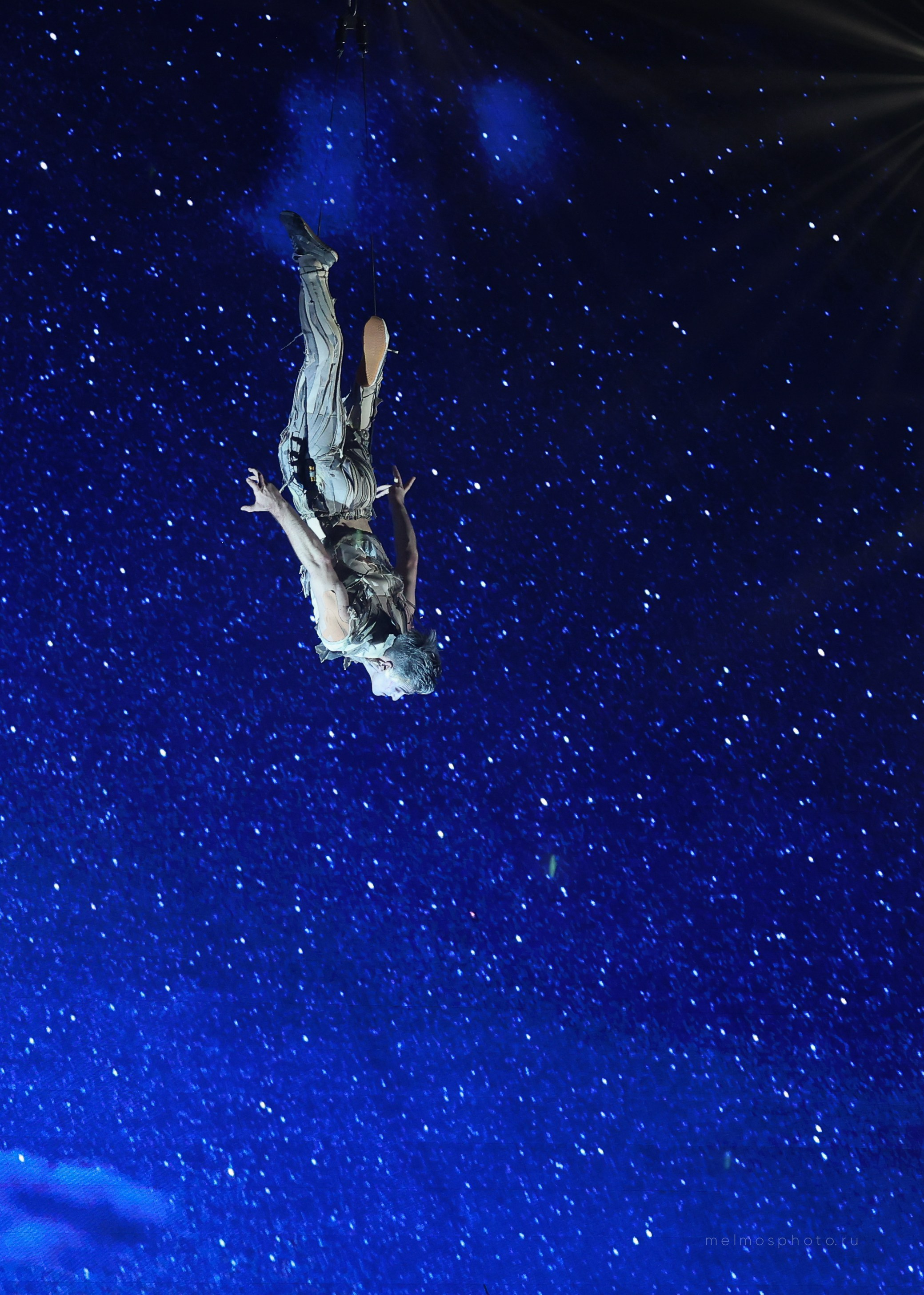 АНТИГРАВИТАЦИЯ. Репортажный, архитектурный, театральный и файн-арт фотограф Лена Мельникова в Москве