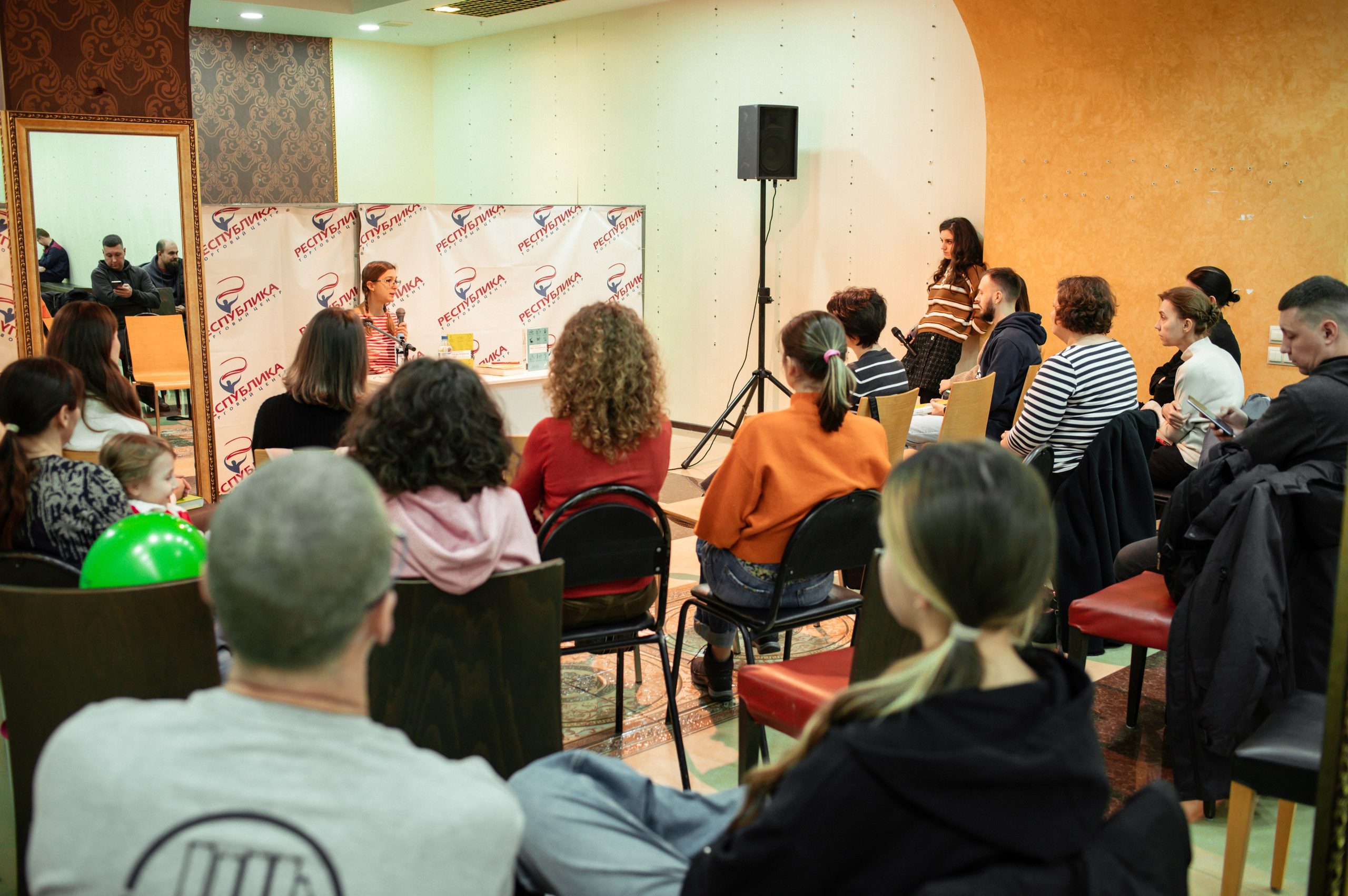 Ася Казанцева 19.11.23 #Читайгород. Фотограф Елена Новикова