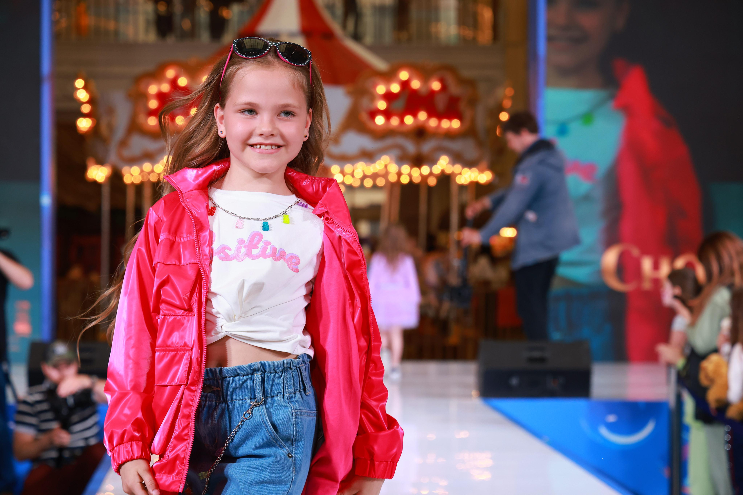 5 Июня 65 лет ЦДМ. Яркий репортажный фотограф в Москве Лоскутов Глеб