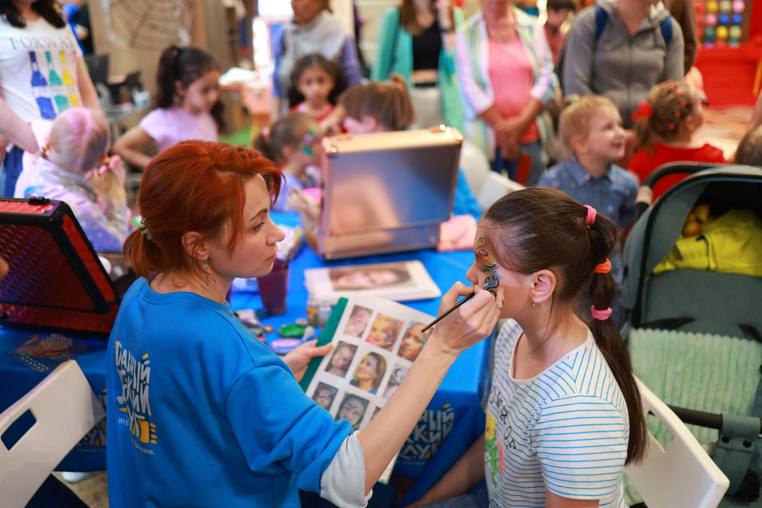 5 Июня 65 лет ЦДМ. Яркий репортажный фотограф в Москве Лоскутов Глеб