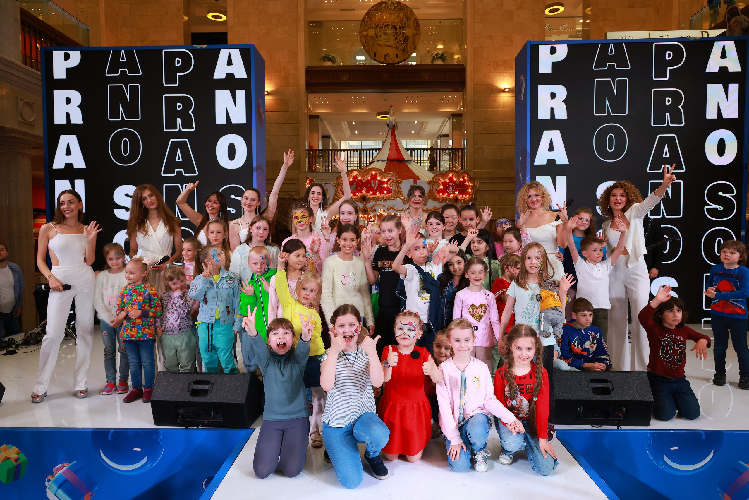 5 Июня 65 лет ЦДМ. Яркий репортажный фотограф в Москве Лоскутов Глеб