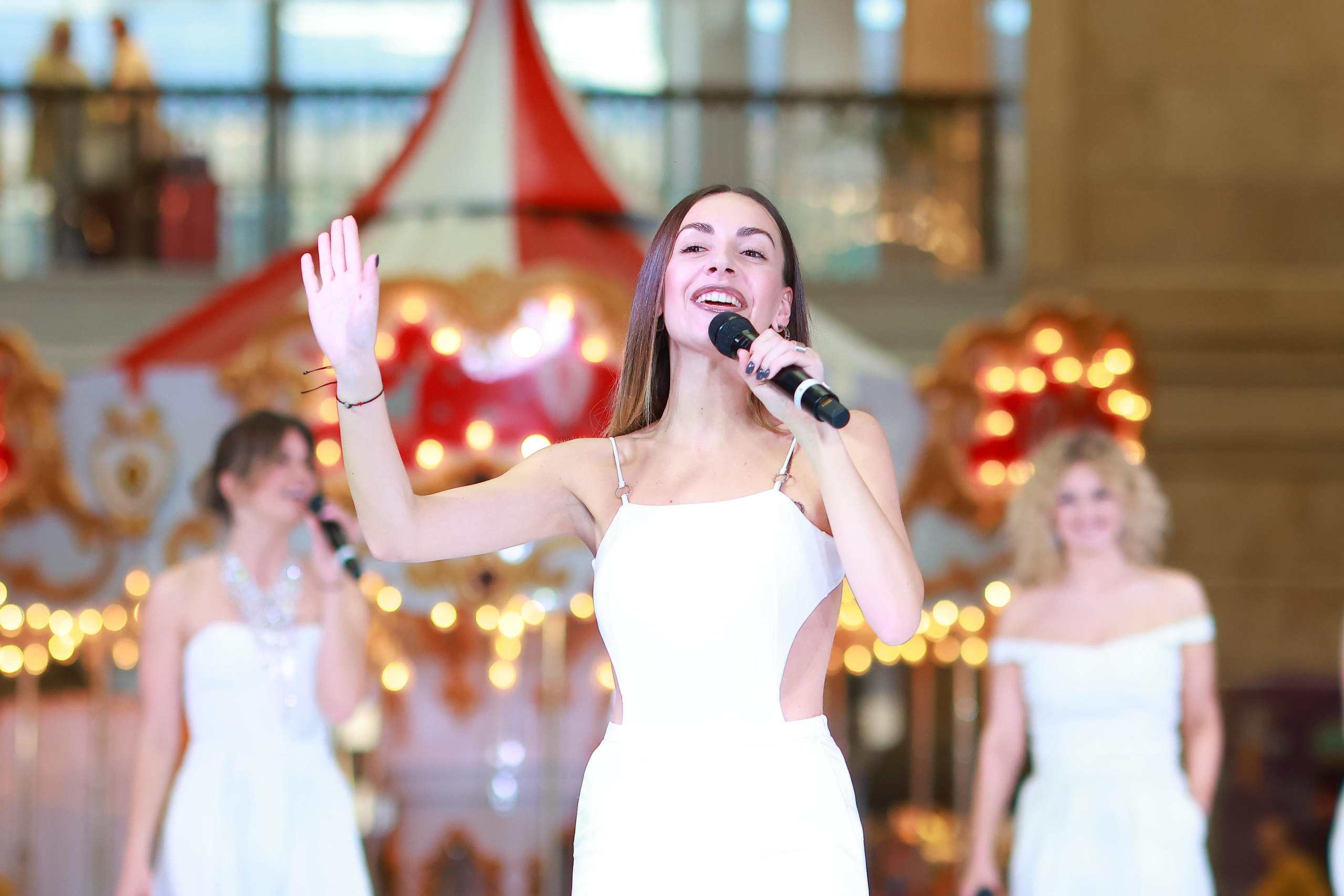 5 Июня 65 лет ЦДМ. Яркий репортажный фотограф в Москве Лоскутов Глеб