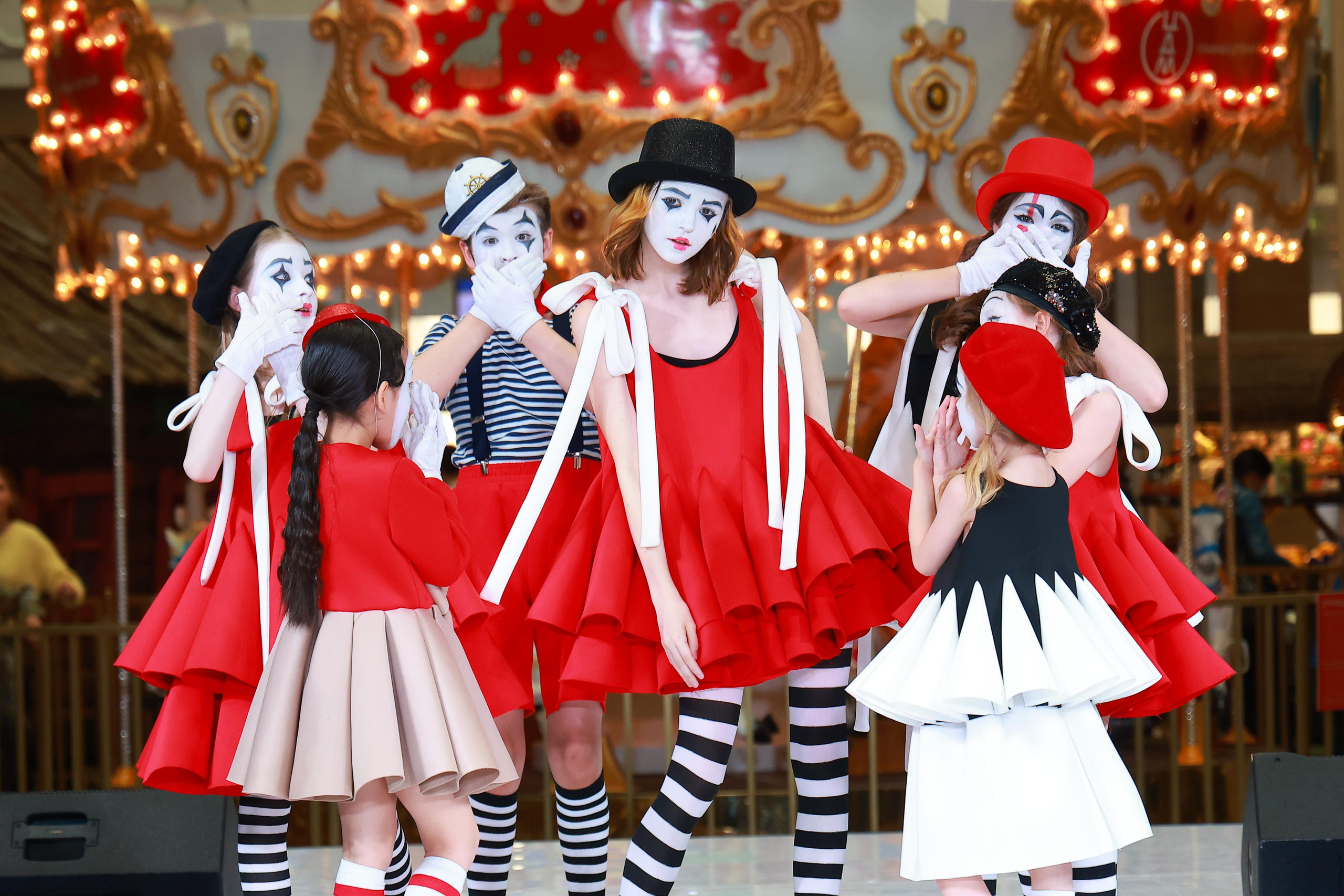 5 Июня 65 лет ЦДМ. Яркий репортажный фотограф в Москве Лоскутов Глеб