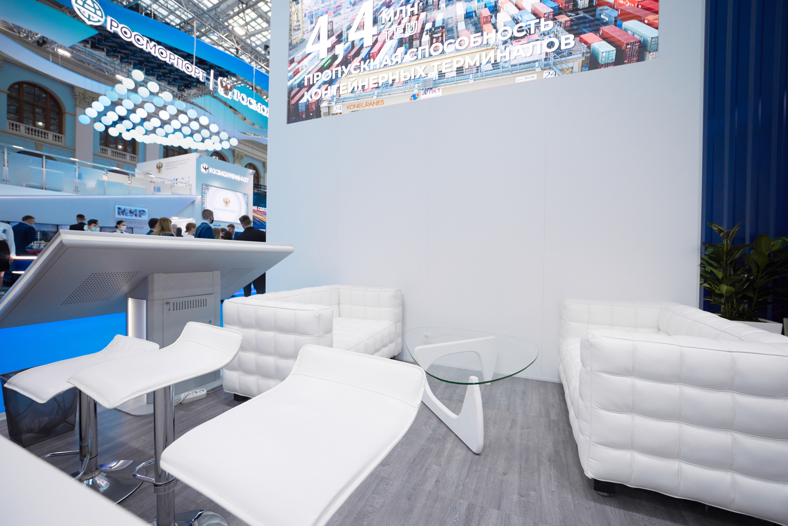 Выставки: застройка. Яркий репортажный фотограф в Москве Лоскутов Глеб