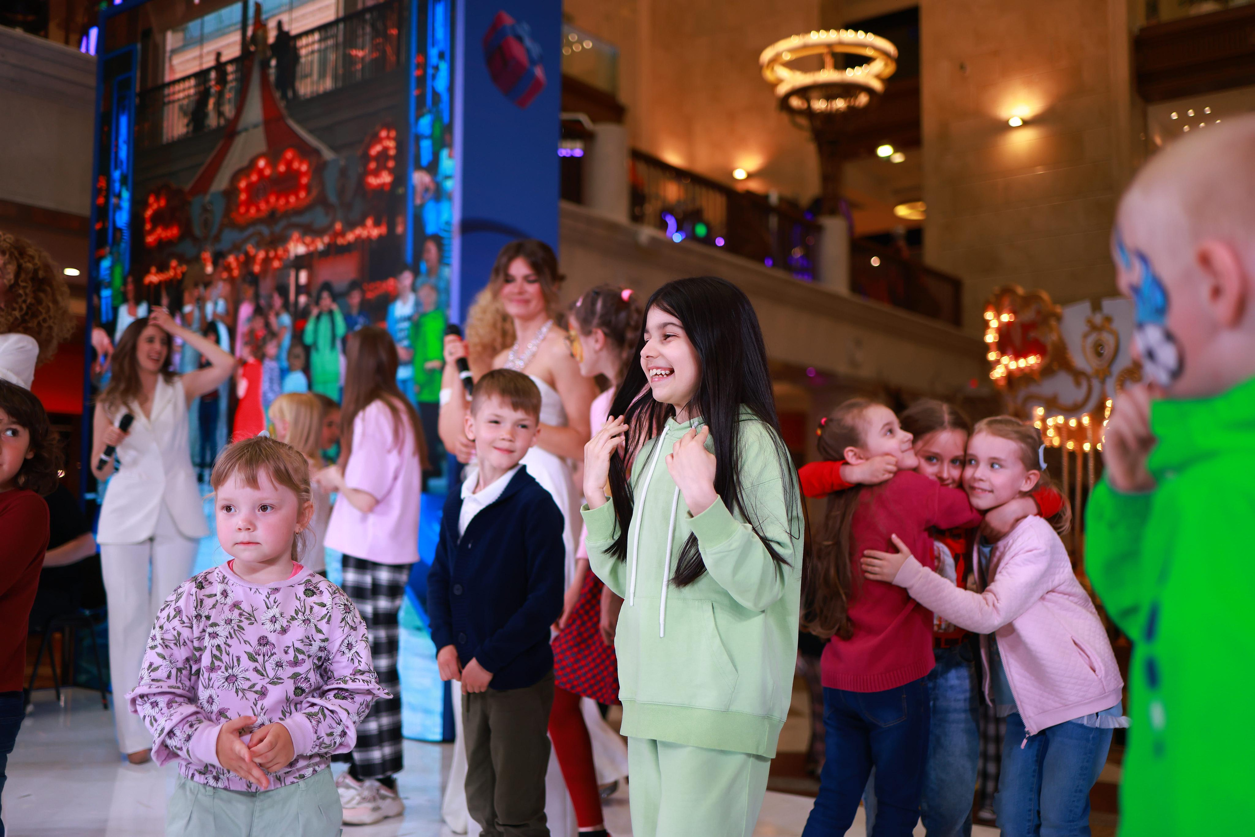 5 Июня 65 лет ЦДМ. Яркий репортажный фотограф в Москве Лоскутов Глеб
