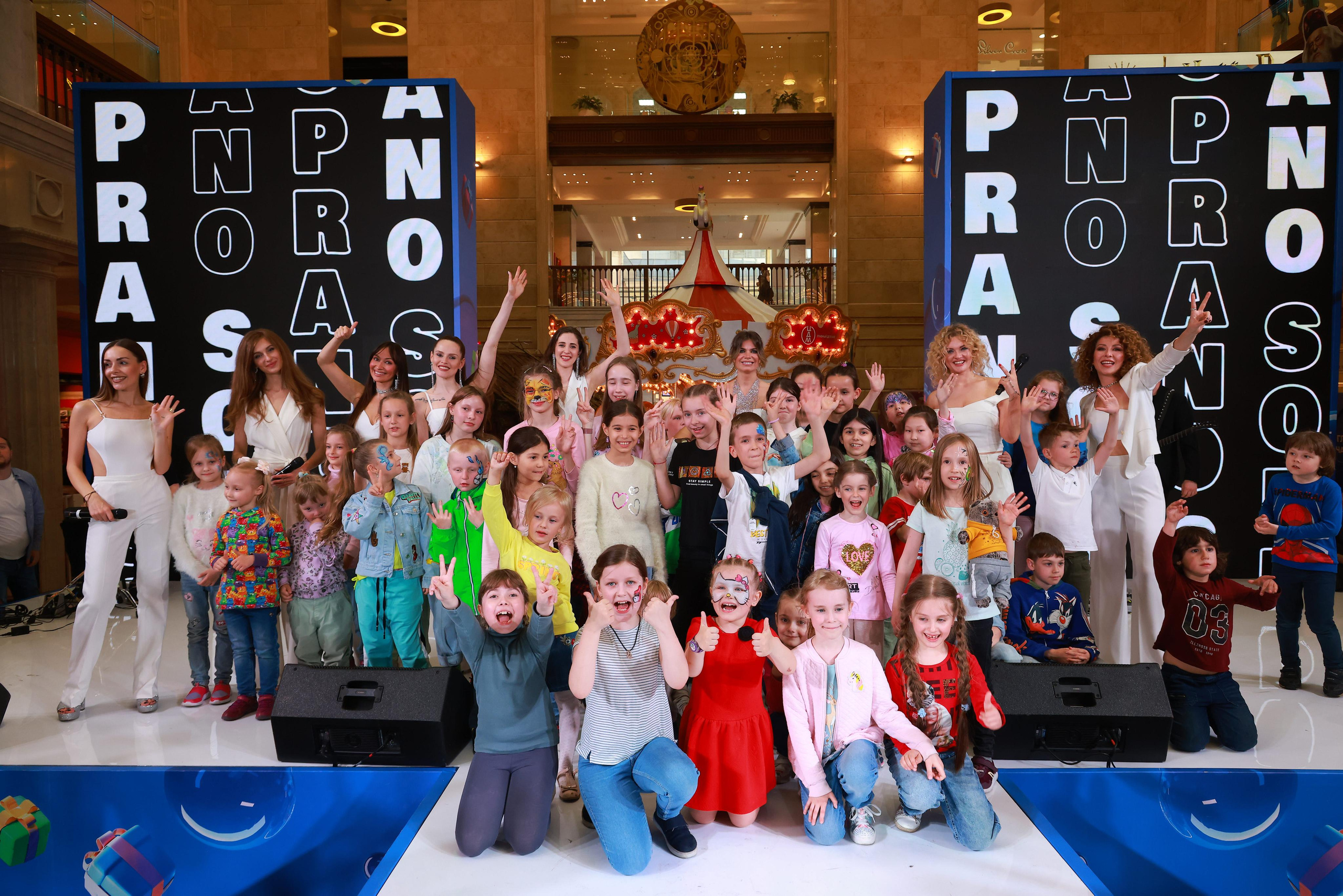 5 Июня 65 лет ЦДМ. Яркий репортажный фотограф в Москве Лоскутов Глеб