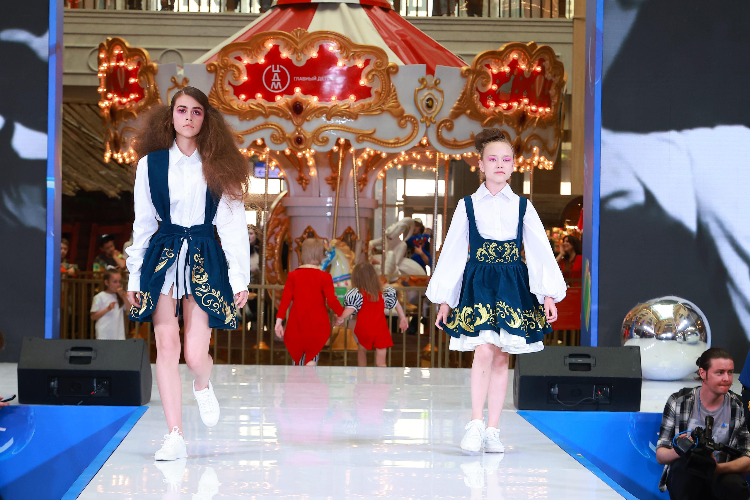 5 Июня 65 лет ЦДМ. Яркий репортажный фотограф в Москве Лоскутов Глеб